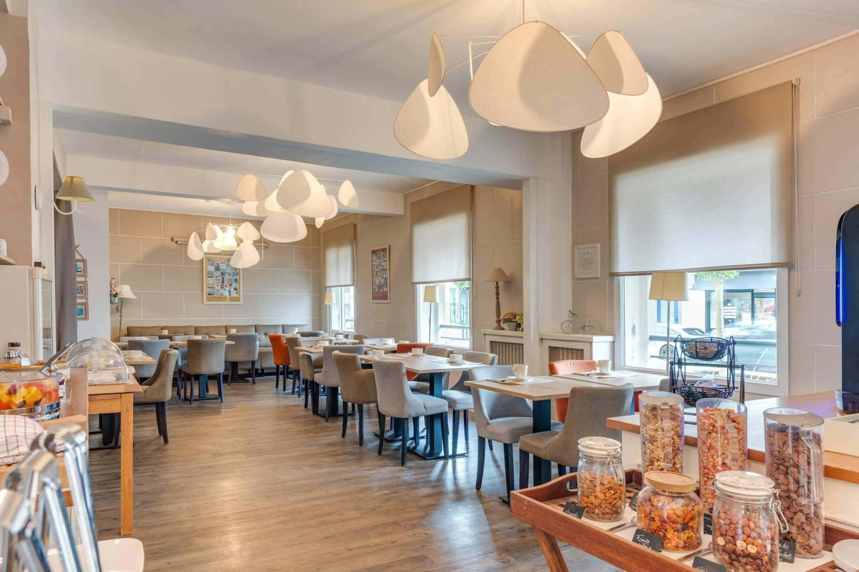 Buffet breakfast in Brit Hôtel Confort Cléria Lorient Centre