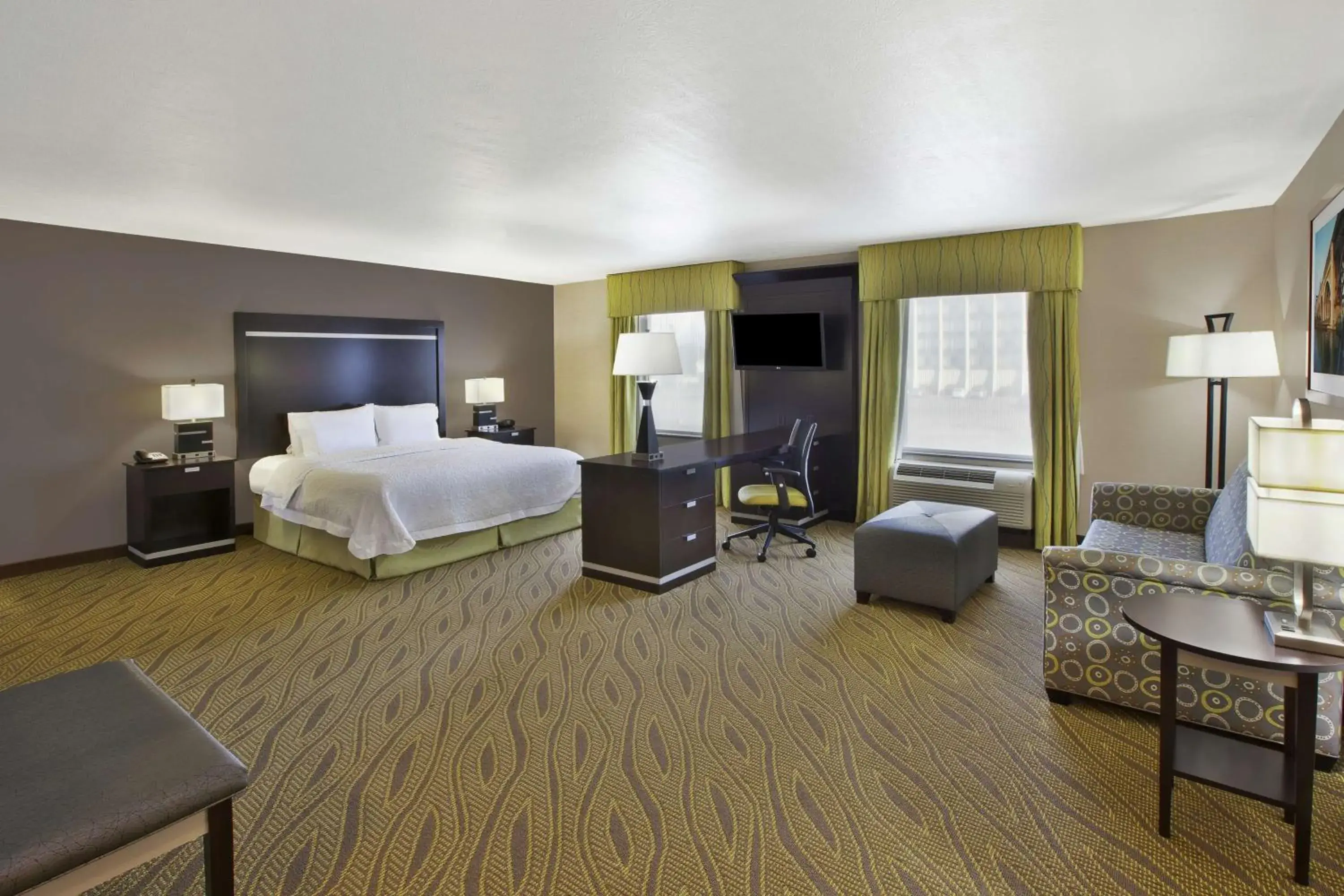 Bedroom, Bed in Hampton Inn & Suites - Elyria Bedroom, Bed in Hampton Inn & Suites - Elyria