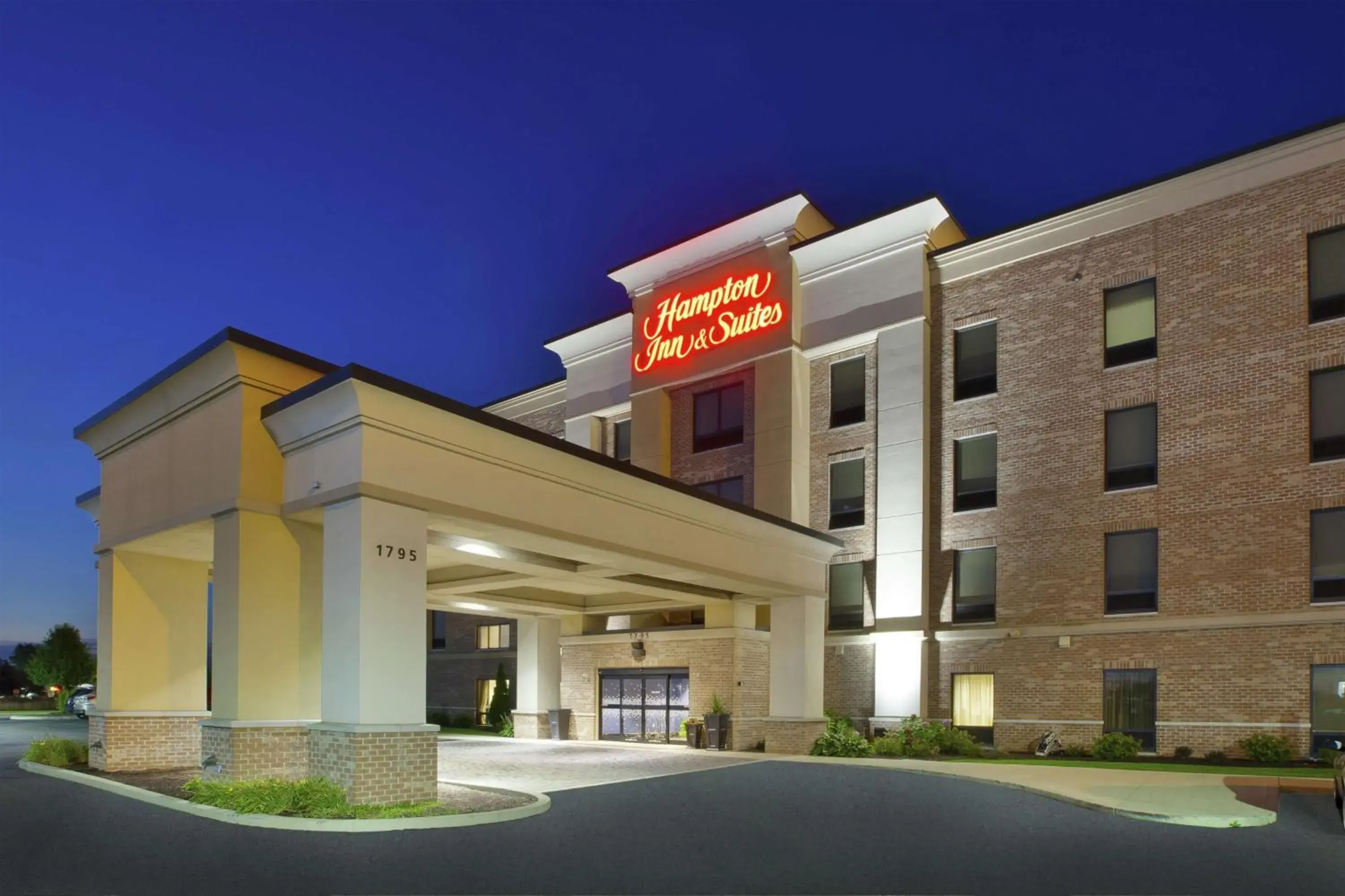 Property building in Hampton Inn & Suites - Elyria Property building in Hampton Inn & Suites - Elyria