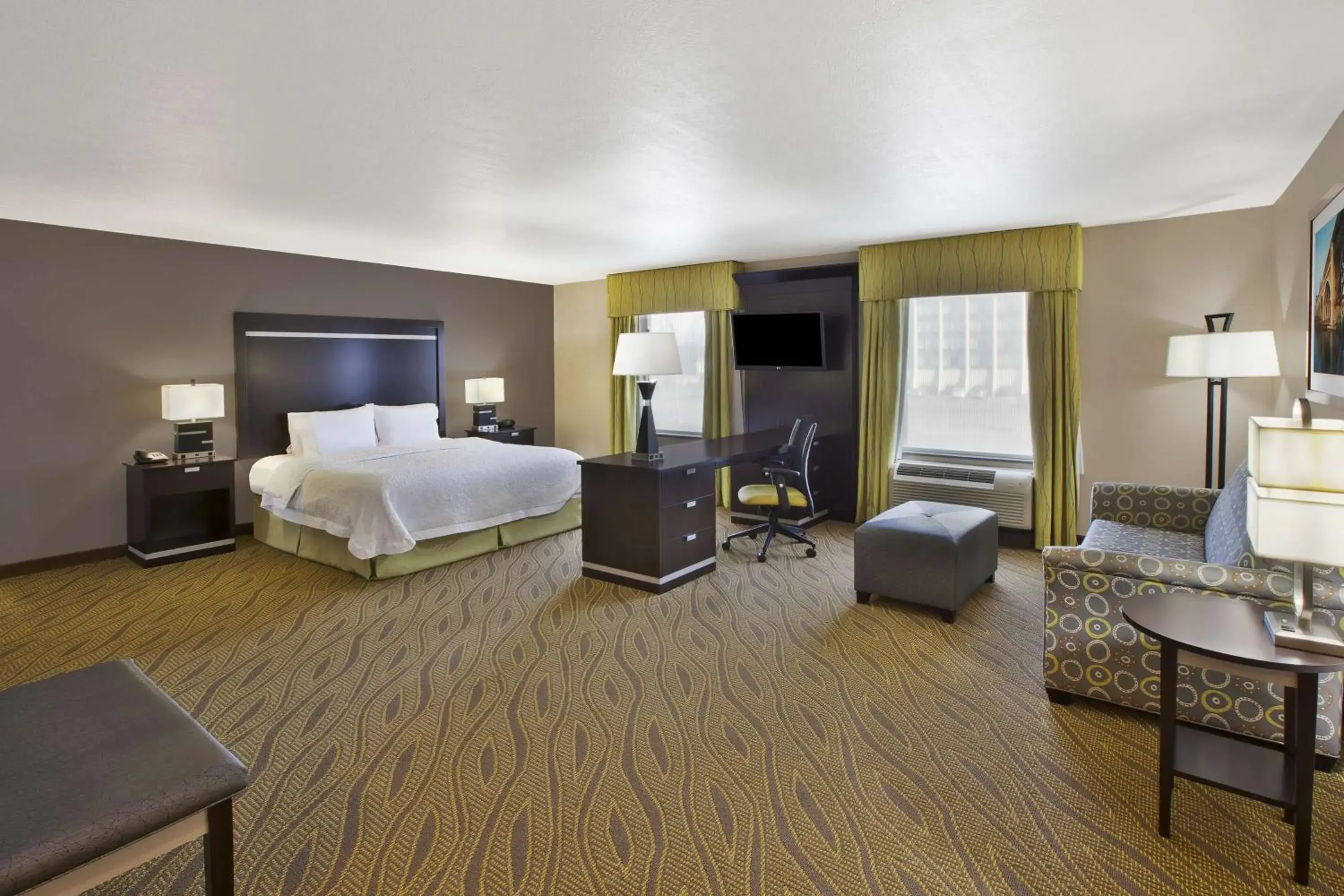 Bedroom, Bed in Hampton Inn & Suites - Elyria Bedroom, Bed in Hampton Inn & Suites - Elyria