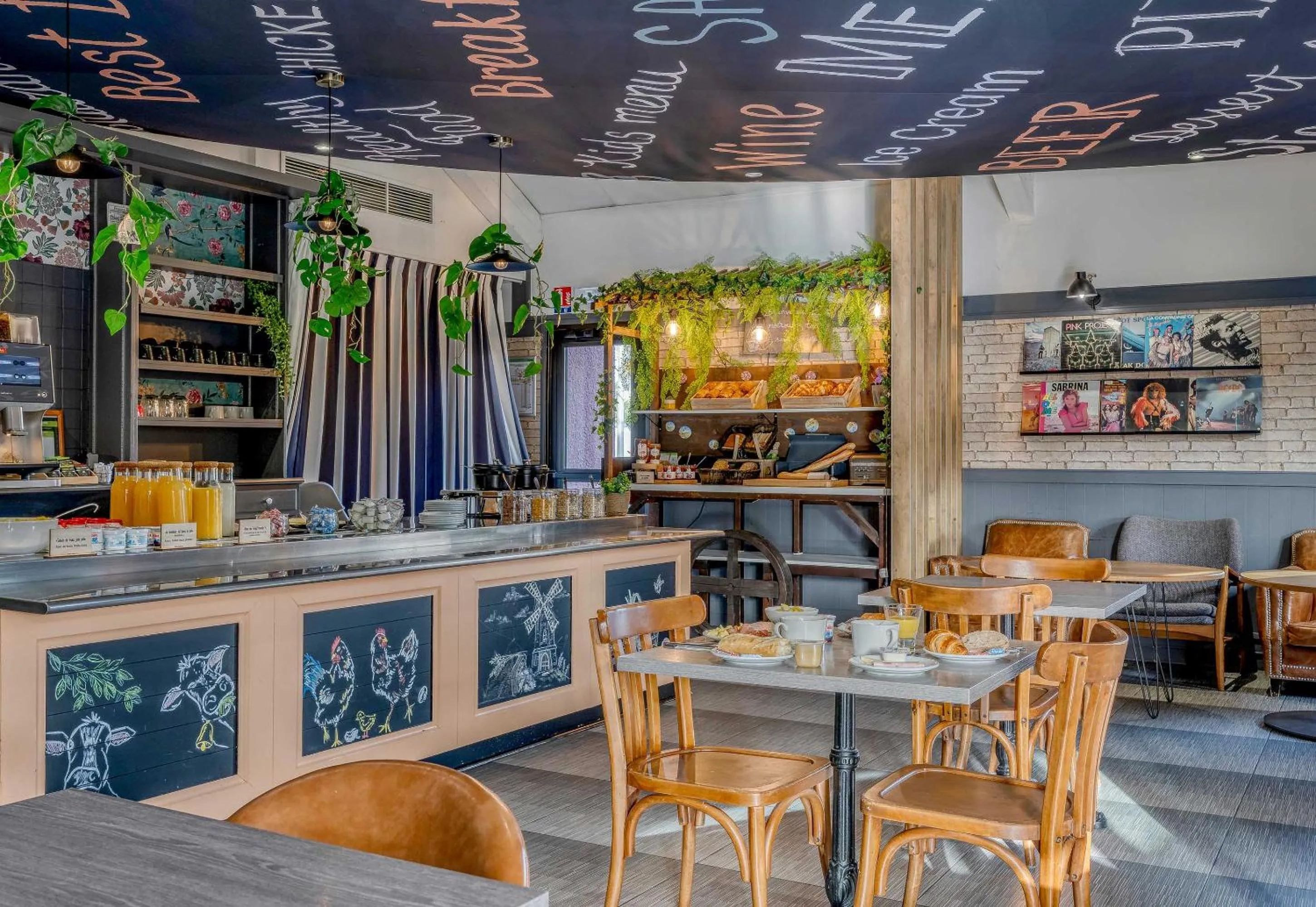 Living room in ibis Bordeaux Mérignac