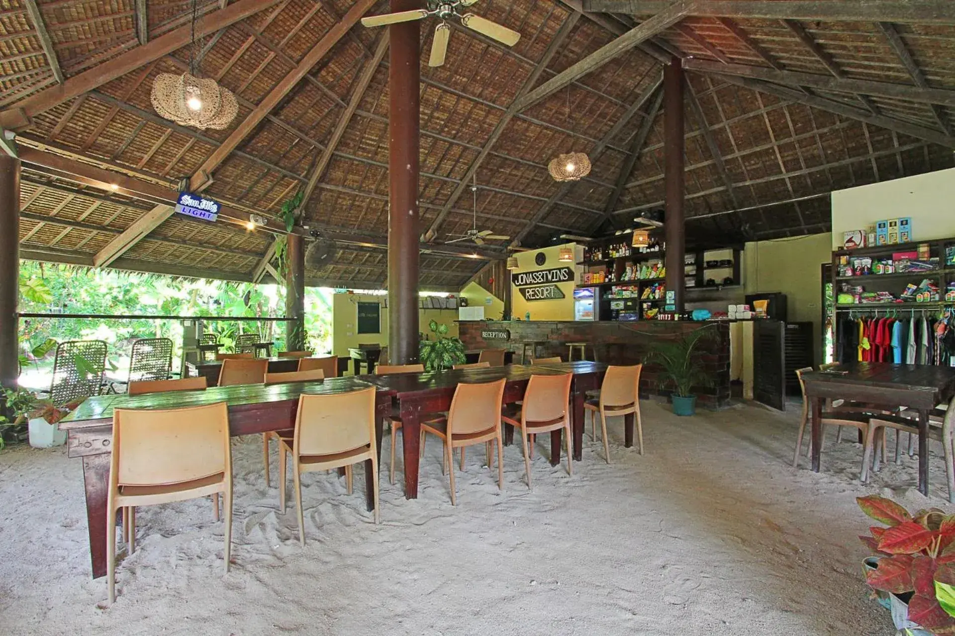 Restaurant/places to eat in Jonas and Twins Resort Restaurant/places to eat in Jonas and Twins Resort