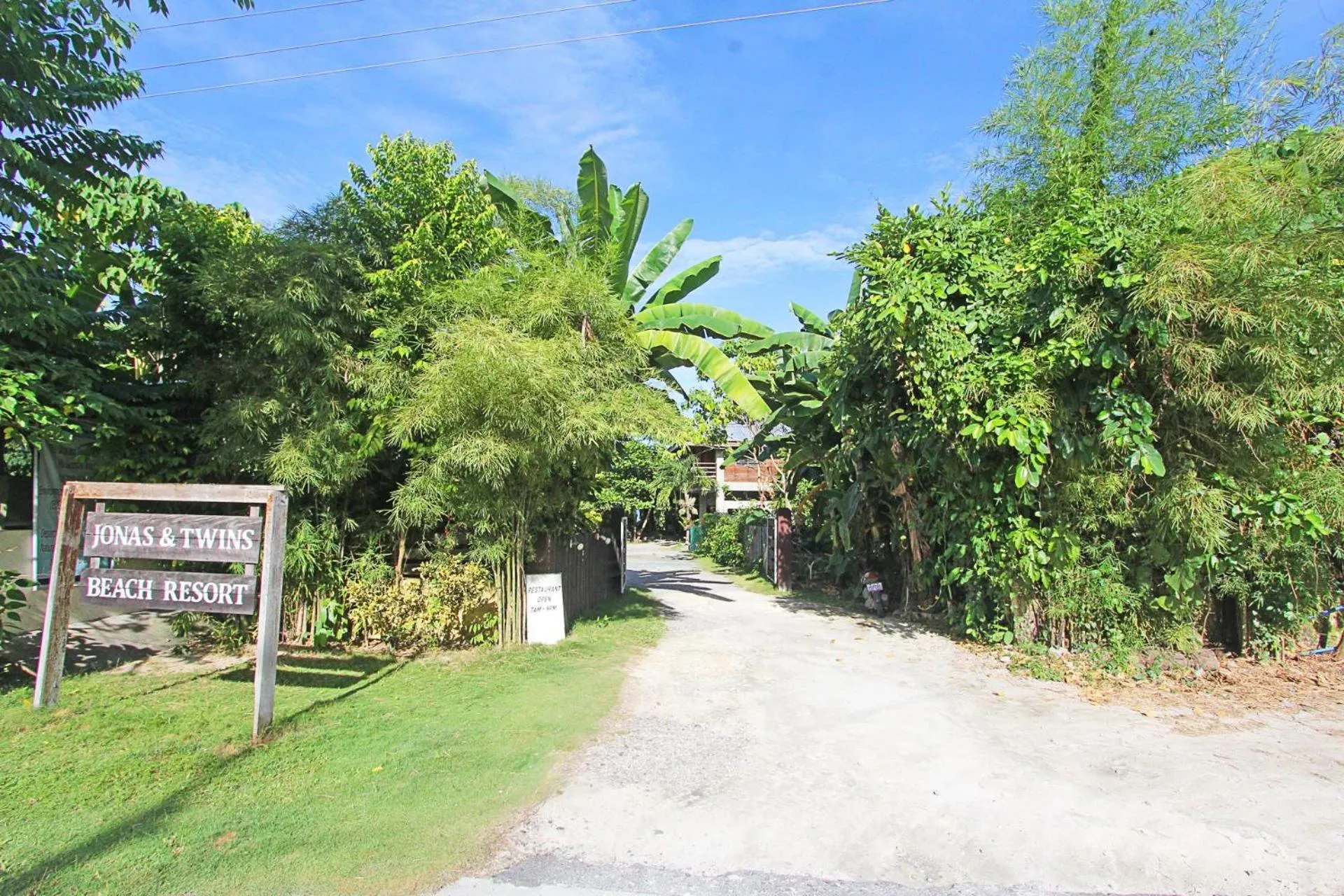 Facade/entrance in Jonas and Twins Resort