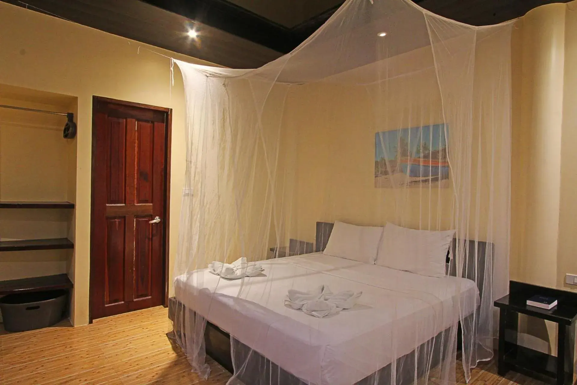Property building, Bed in Jonas and Twins Resort Property building, Bed in Jonas and Twins Resort