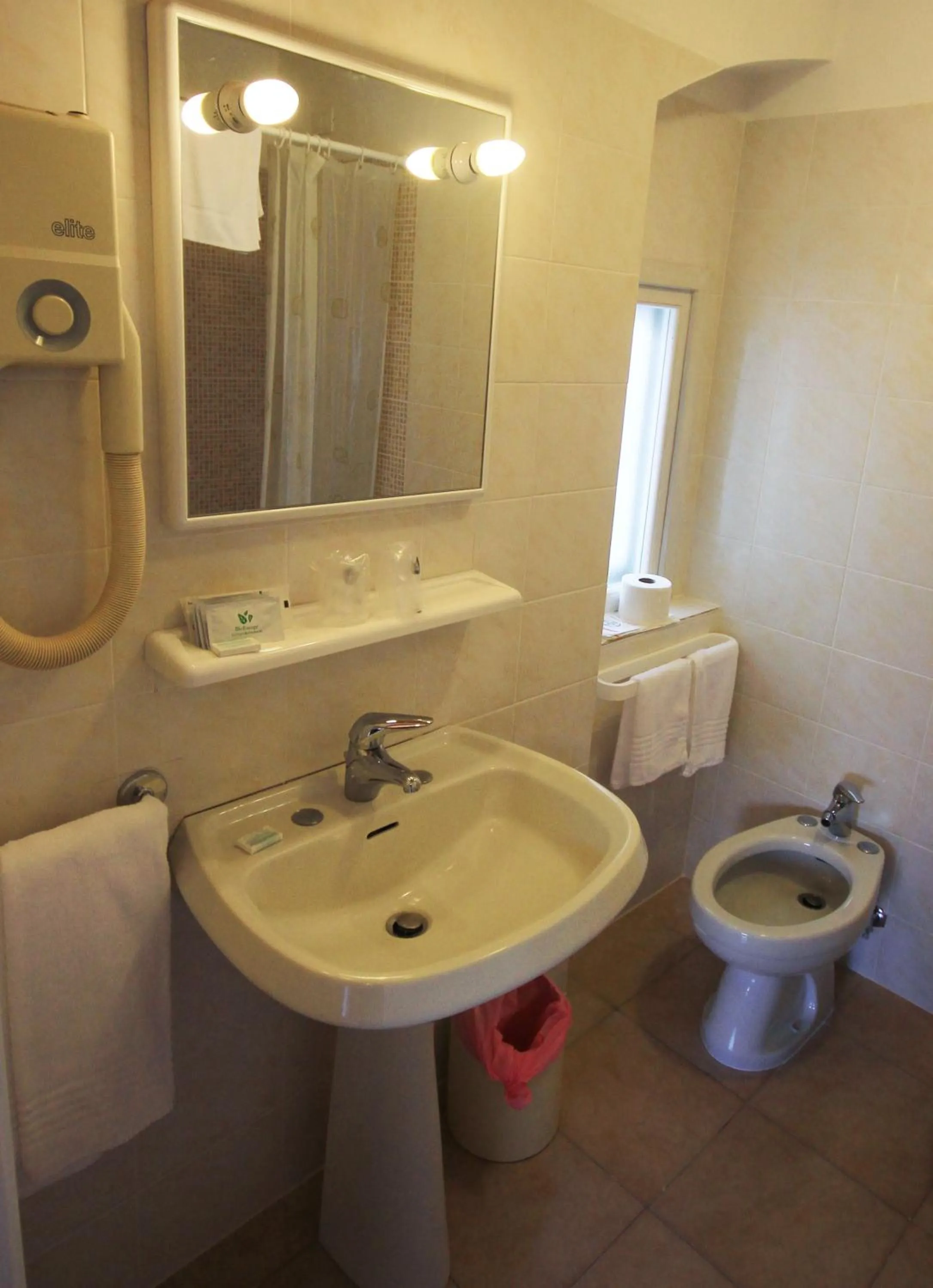 Shower in Albergo Villa Gradita