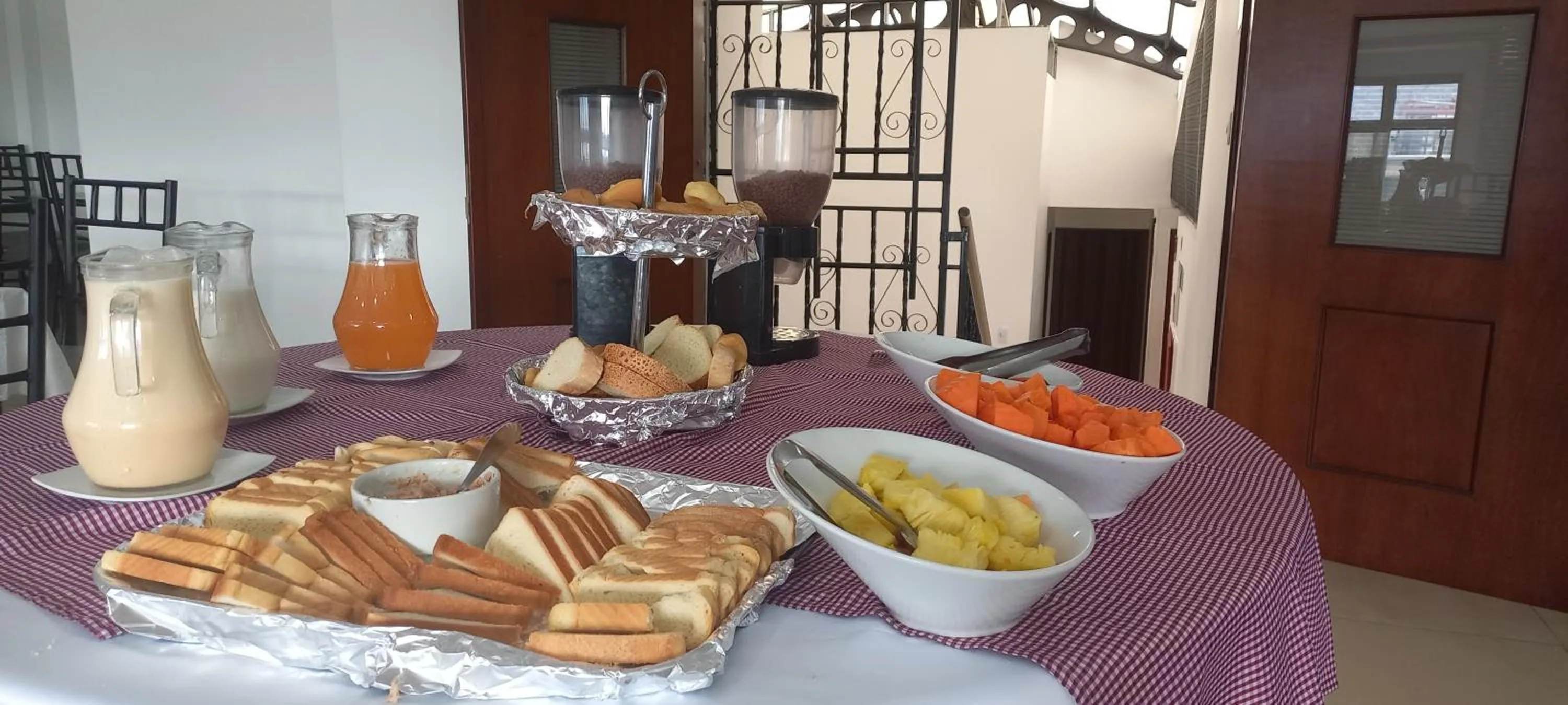 Breakfast in Hotel Splendor by Friends Company