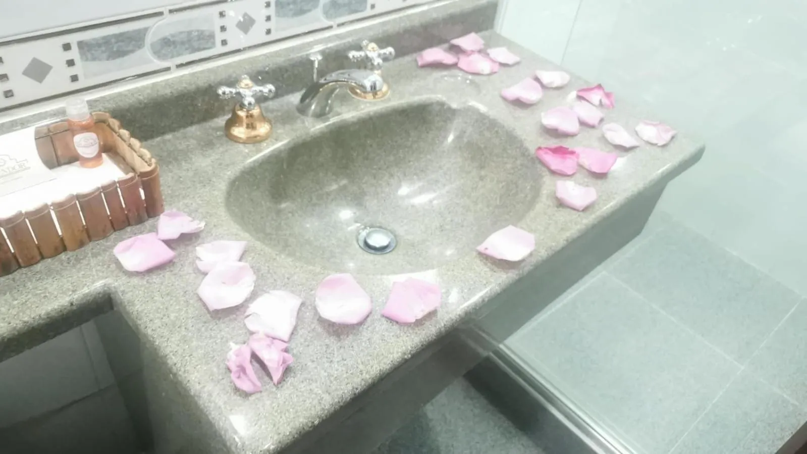 Bathroom in Hotel Splendor by Friends Company