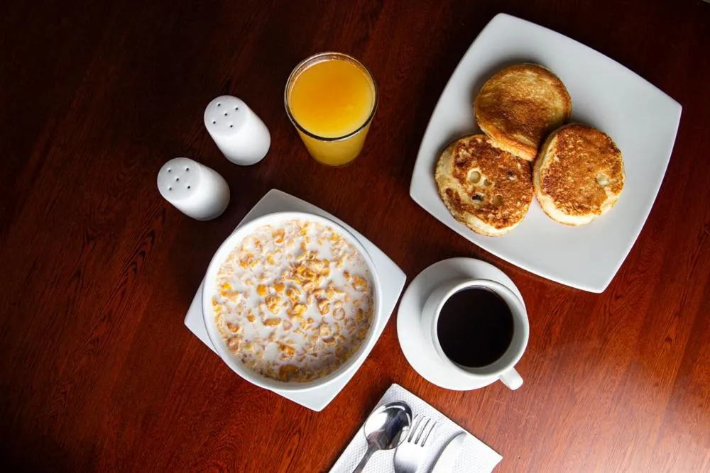 Breakfast in Hotel Splendor by Friends Company