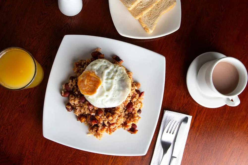 Food and drinks in Hotel Splendor by Friends Company