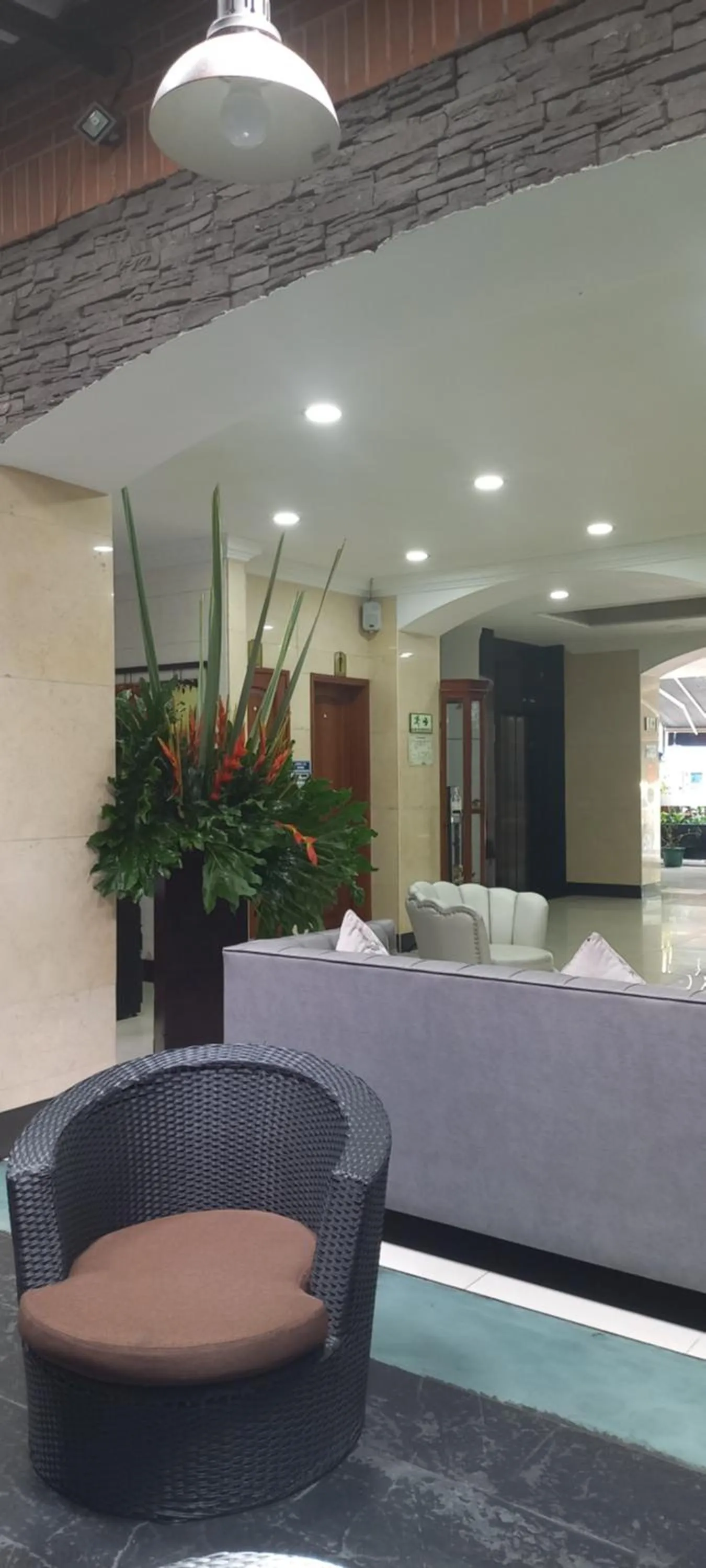 Breakfast in Hotel Splendor by Friends Company