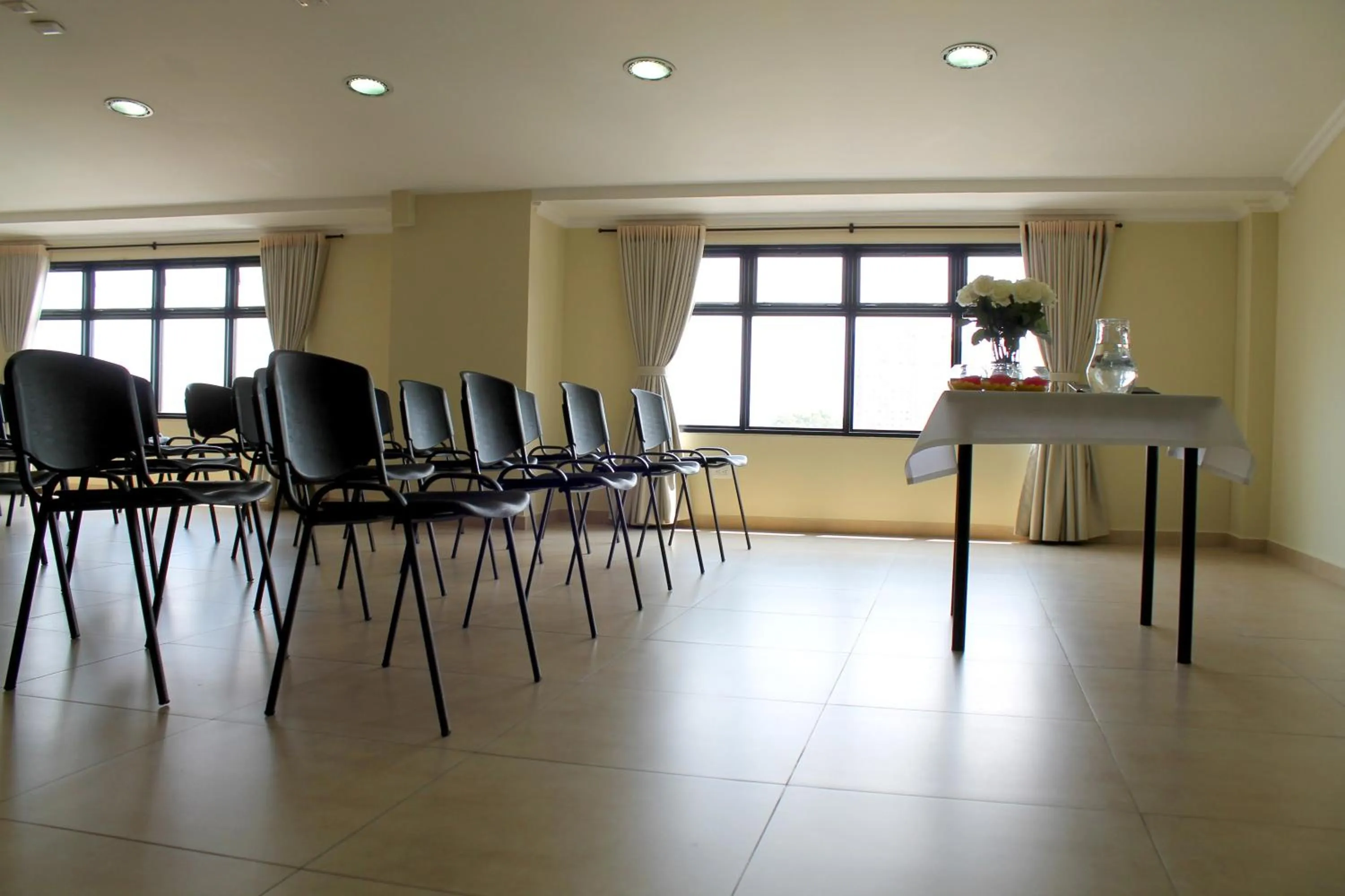 Business facilities in Hotel Splendor by Friends Company