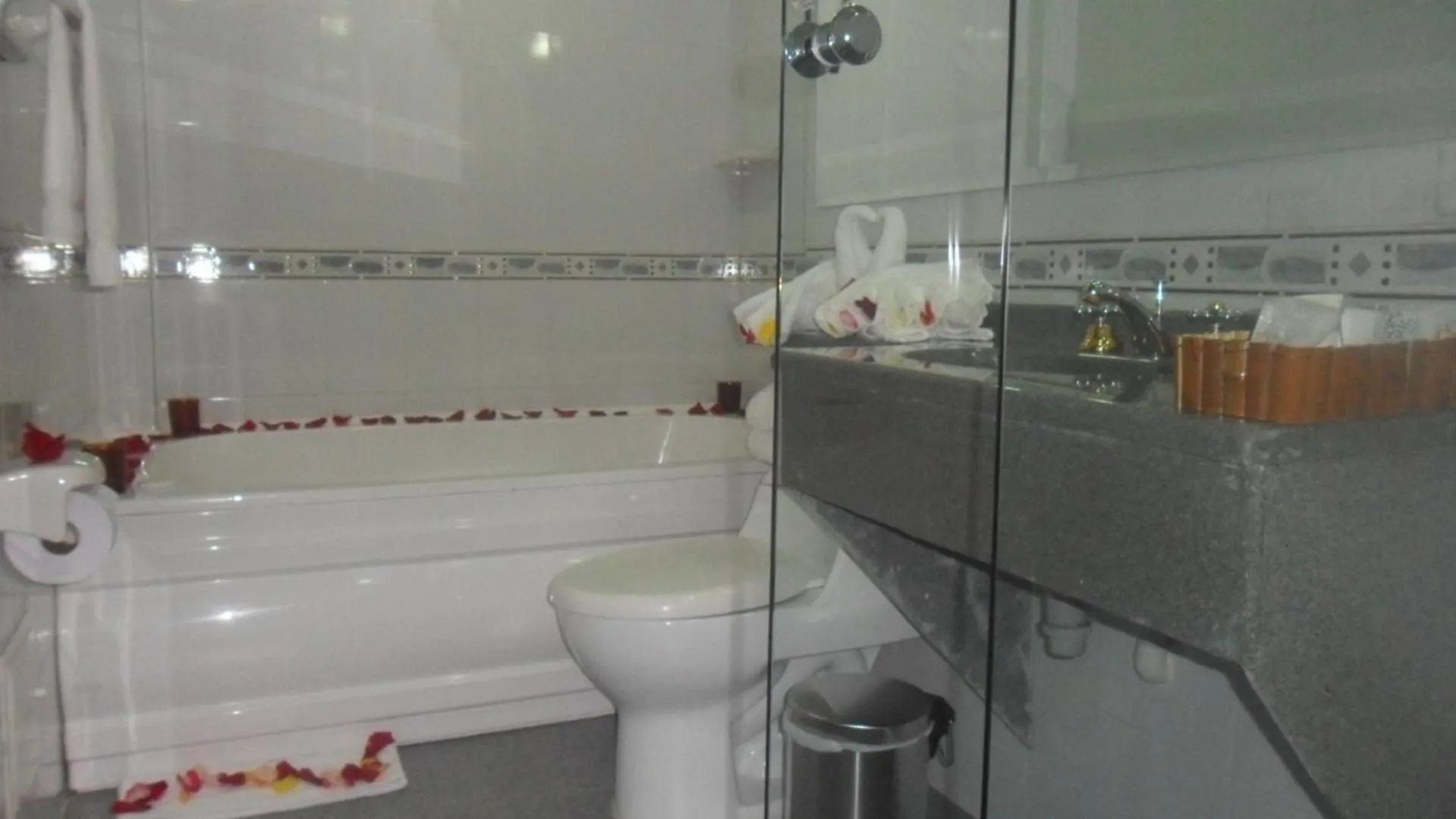 Bathroom in Hotel Splendor by Friends Company