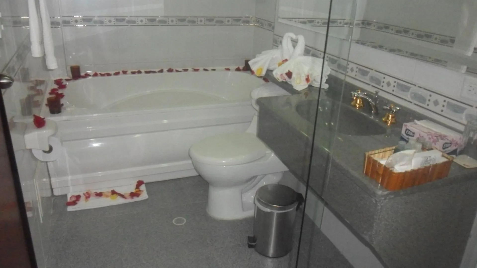 Bathroom in Hotel Splendor by Friends Company