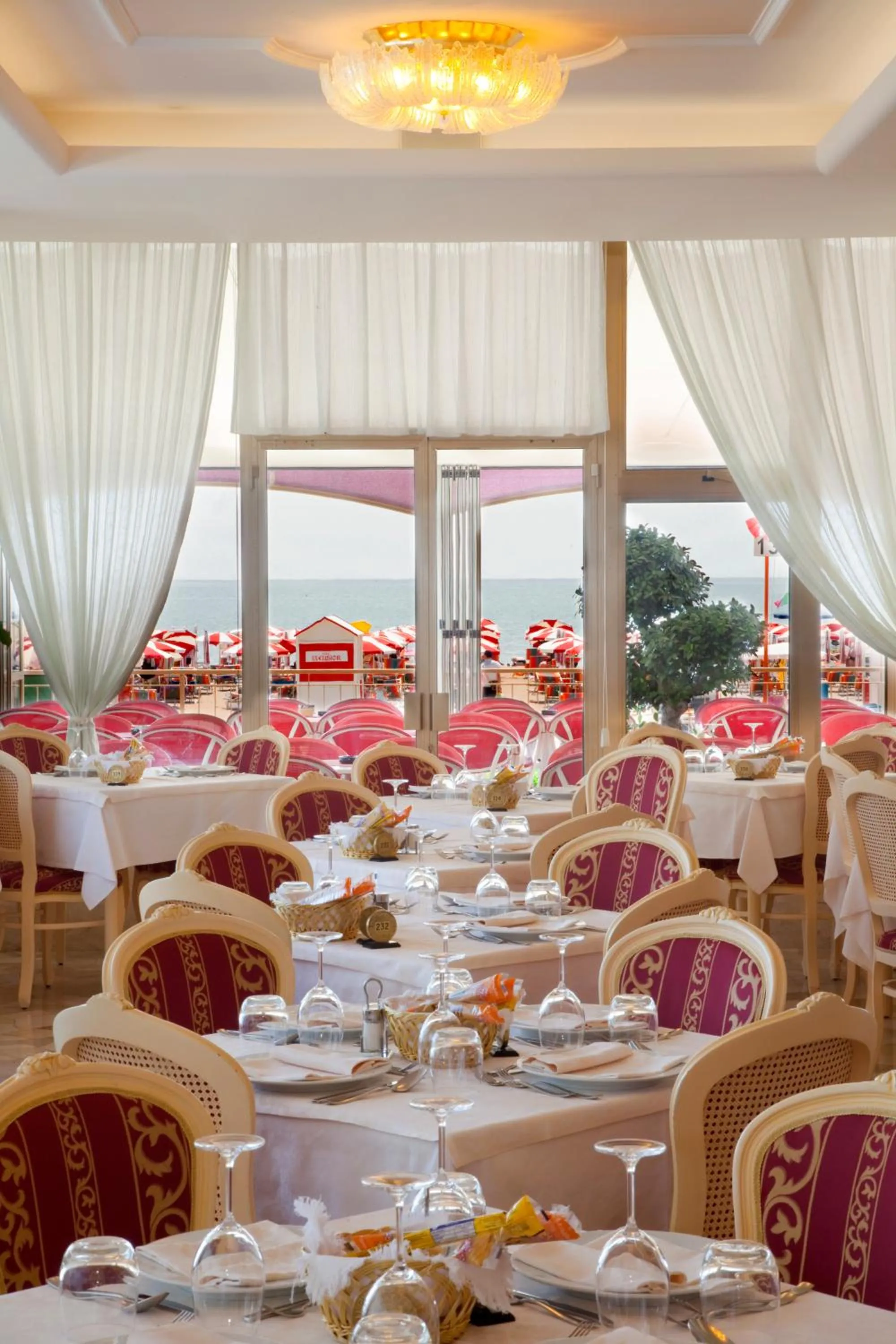 Restaurant/places to eat in Hotel Excelsior