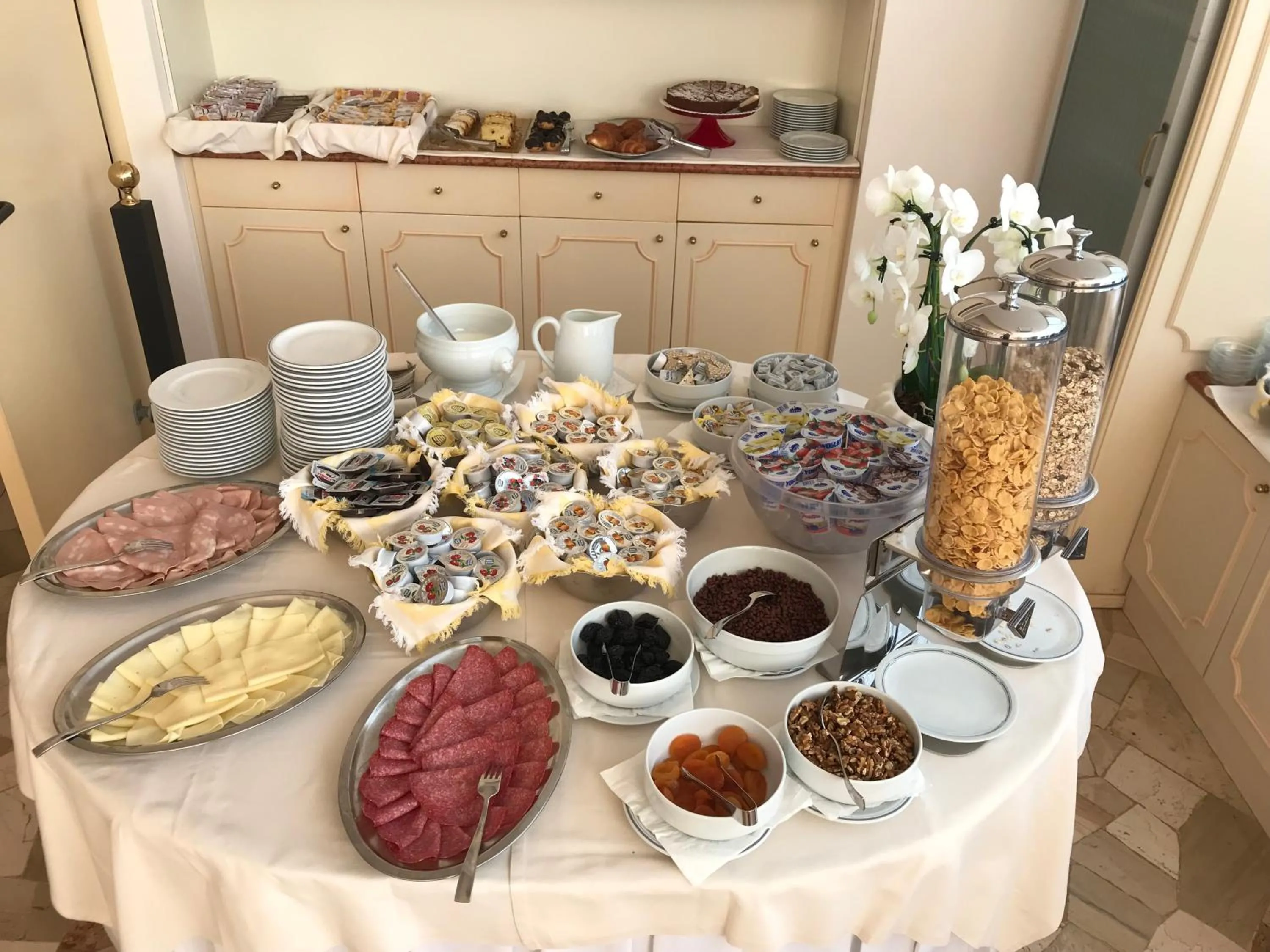 Breakfast in Hotel Excelsior