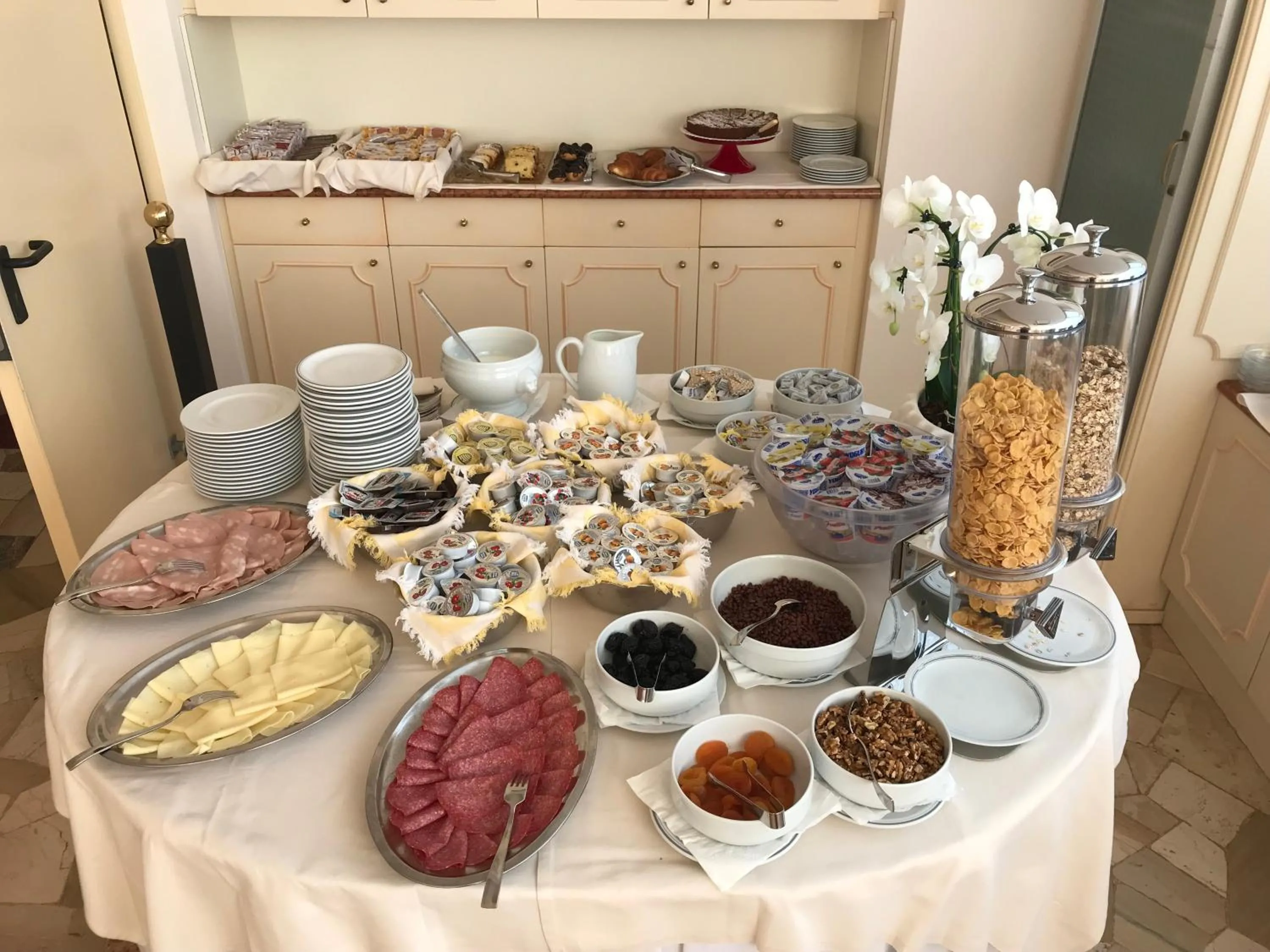 Breakfast in Hotel Excelsior