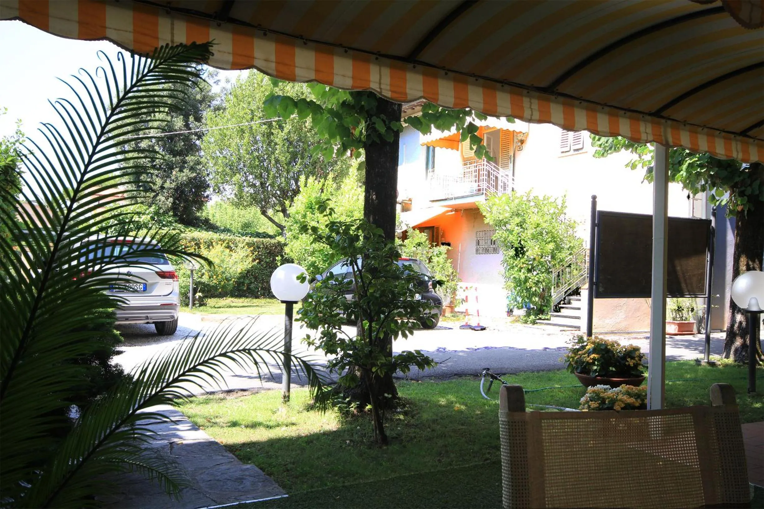 Facade/entrance in Raffaelli Villino Limoni