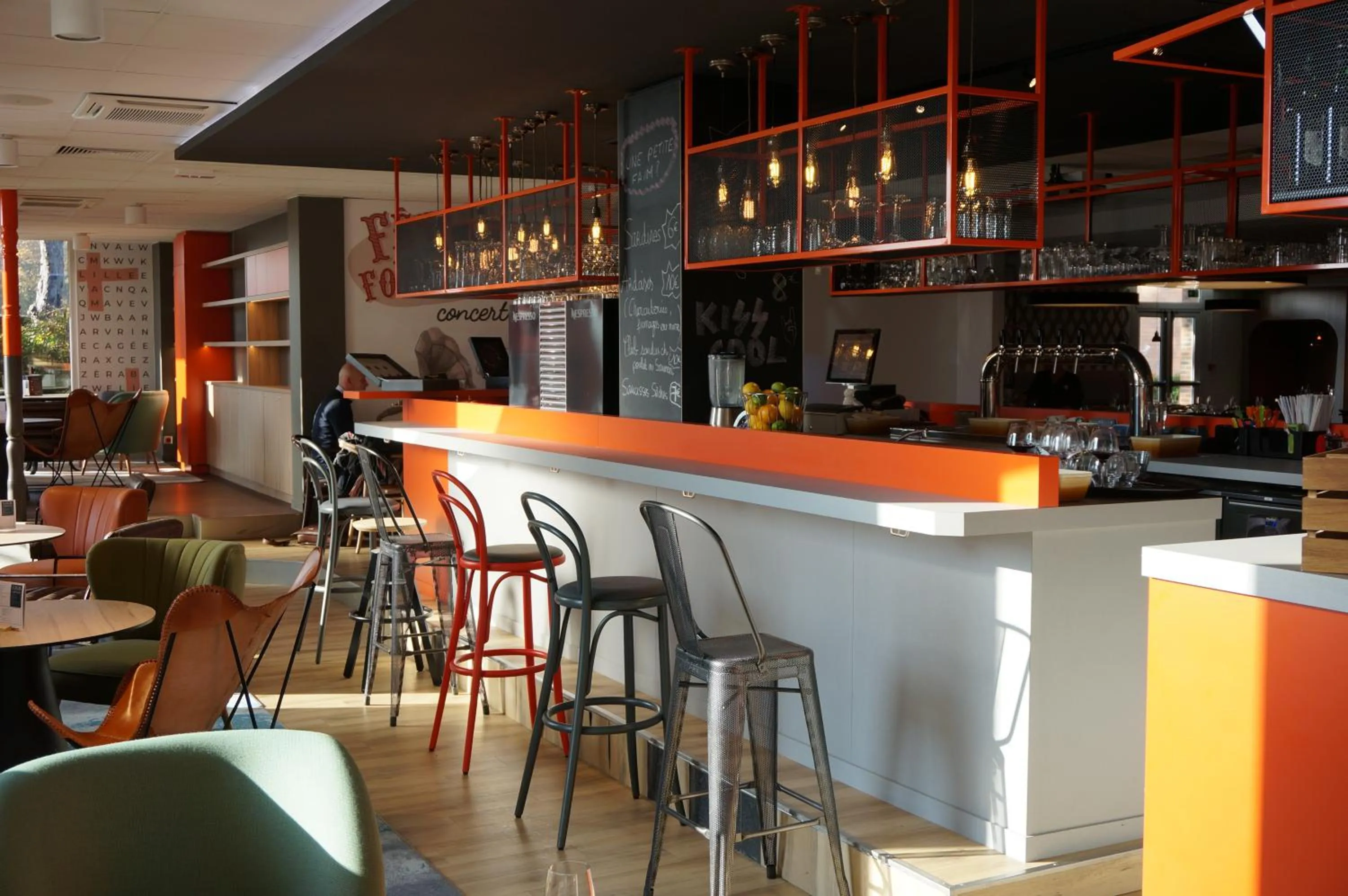 Lounge or bar in Hôtel Mercure Lille Aéroport