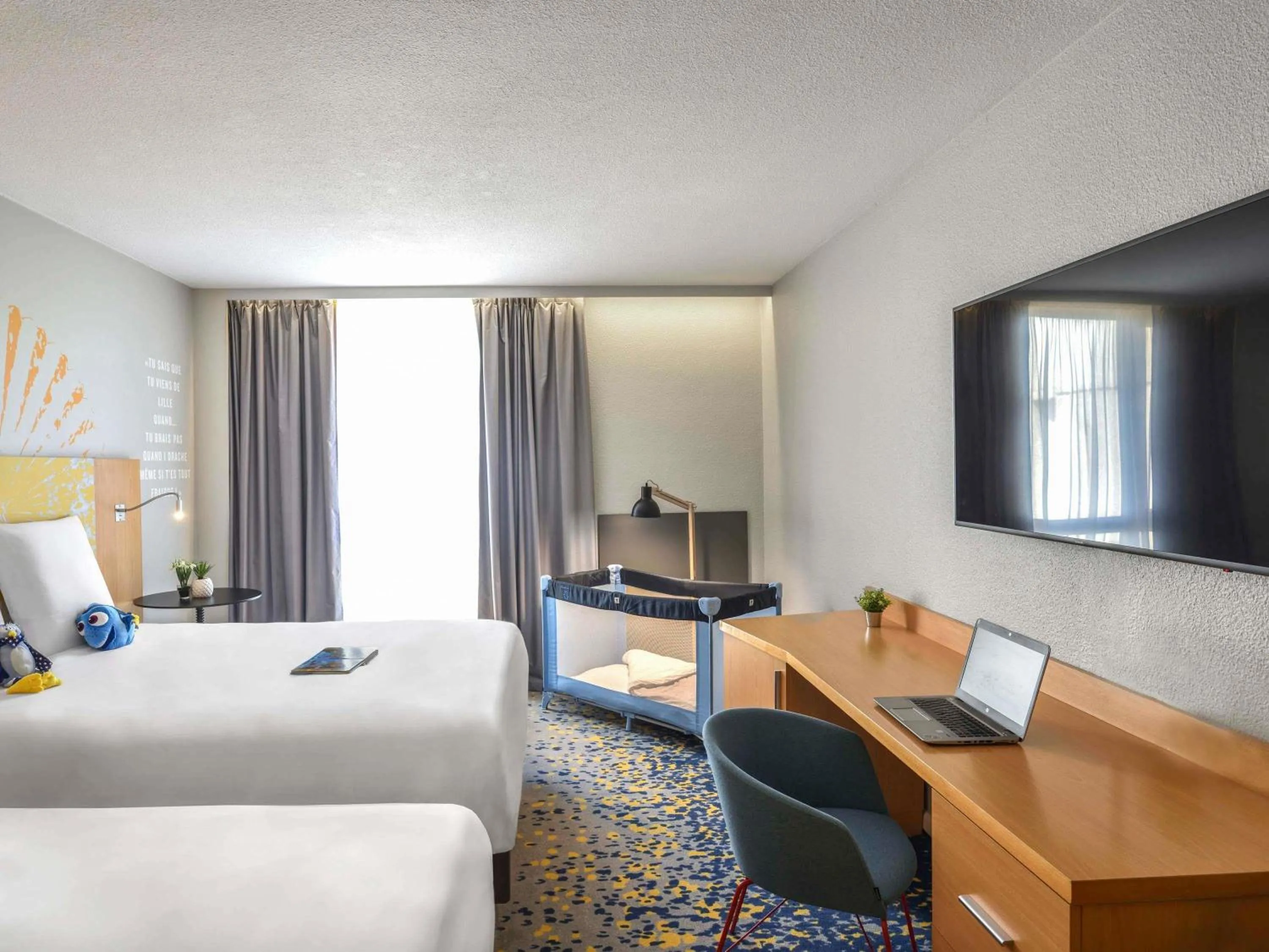 Bedroom, Bed in Hôtel Mercure Lille Aéroport