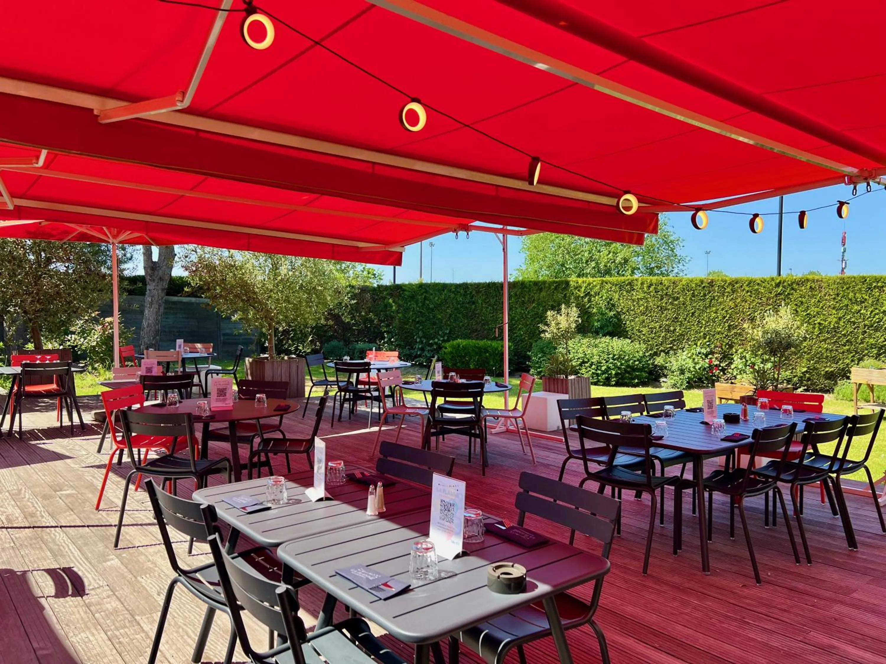 Patio in Hôtel Mercure Lille Aéroport