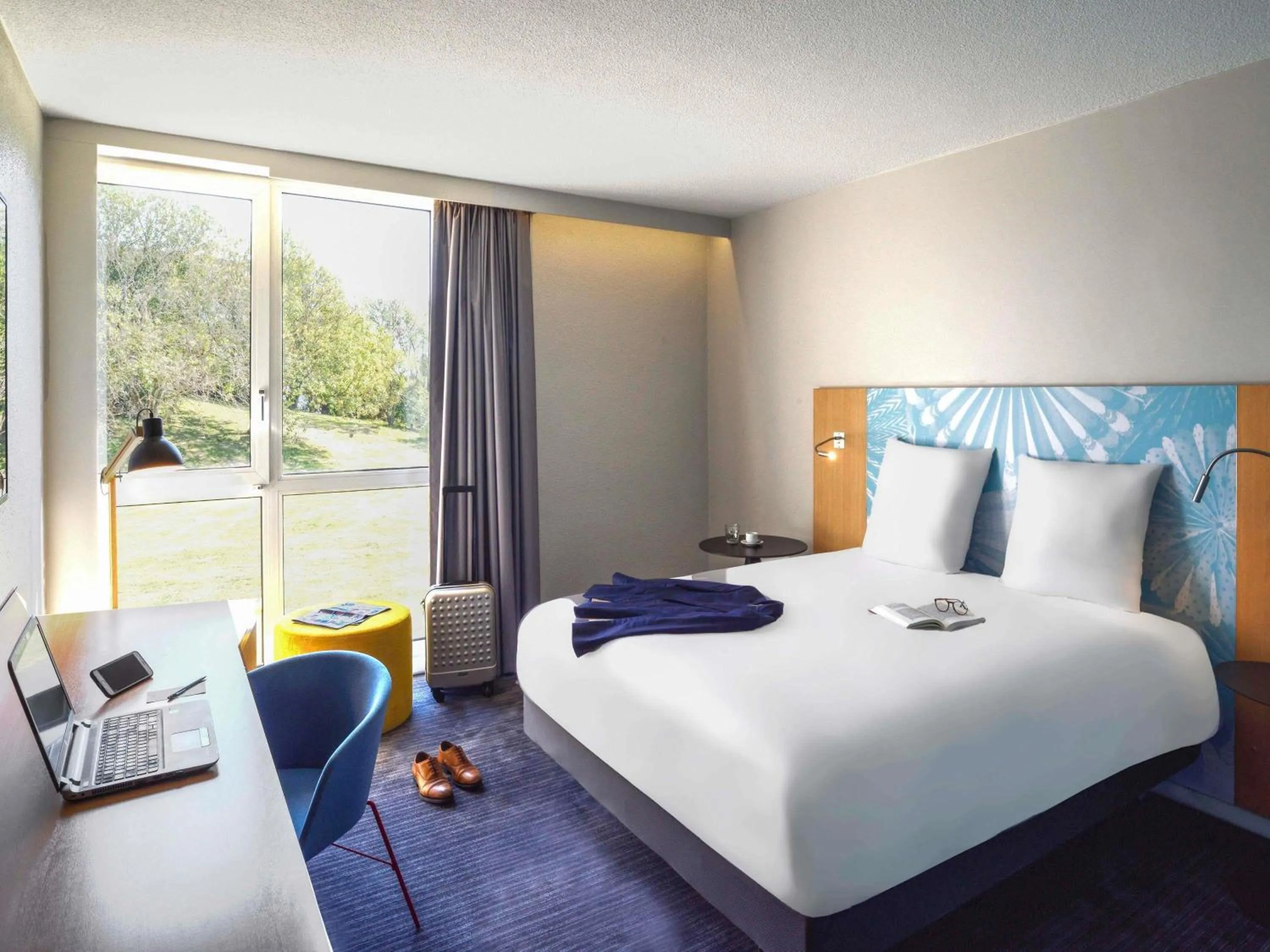 Bedroom, Bed in Hôtel Mercure Lille Aéroport