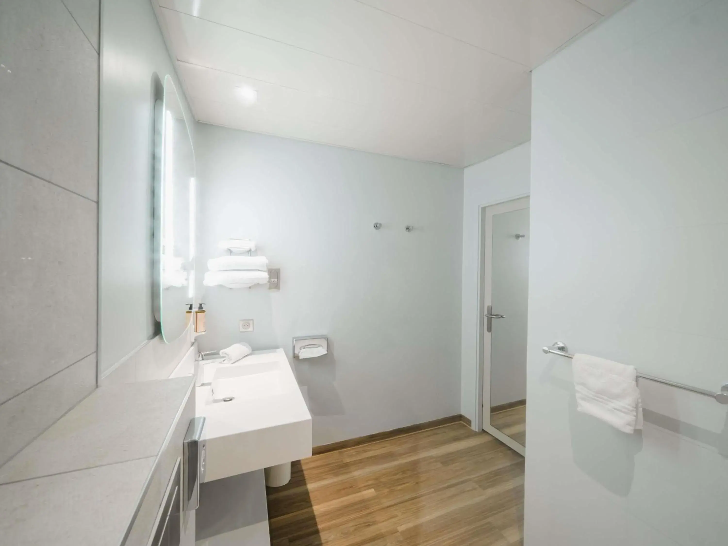 Bedroom in Hôtel Mercure Lille Aéroport Bedroom in Hôtel Mercure Lille Aéroport