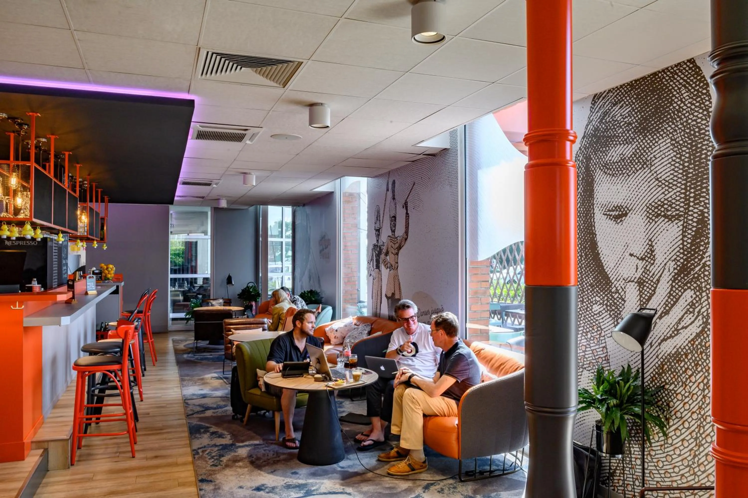 Lounge or bar in Hôtel Mercure Lille Aéroport