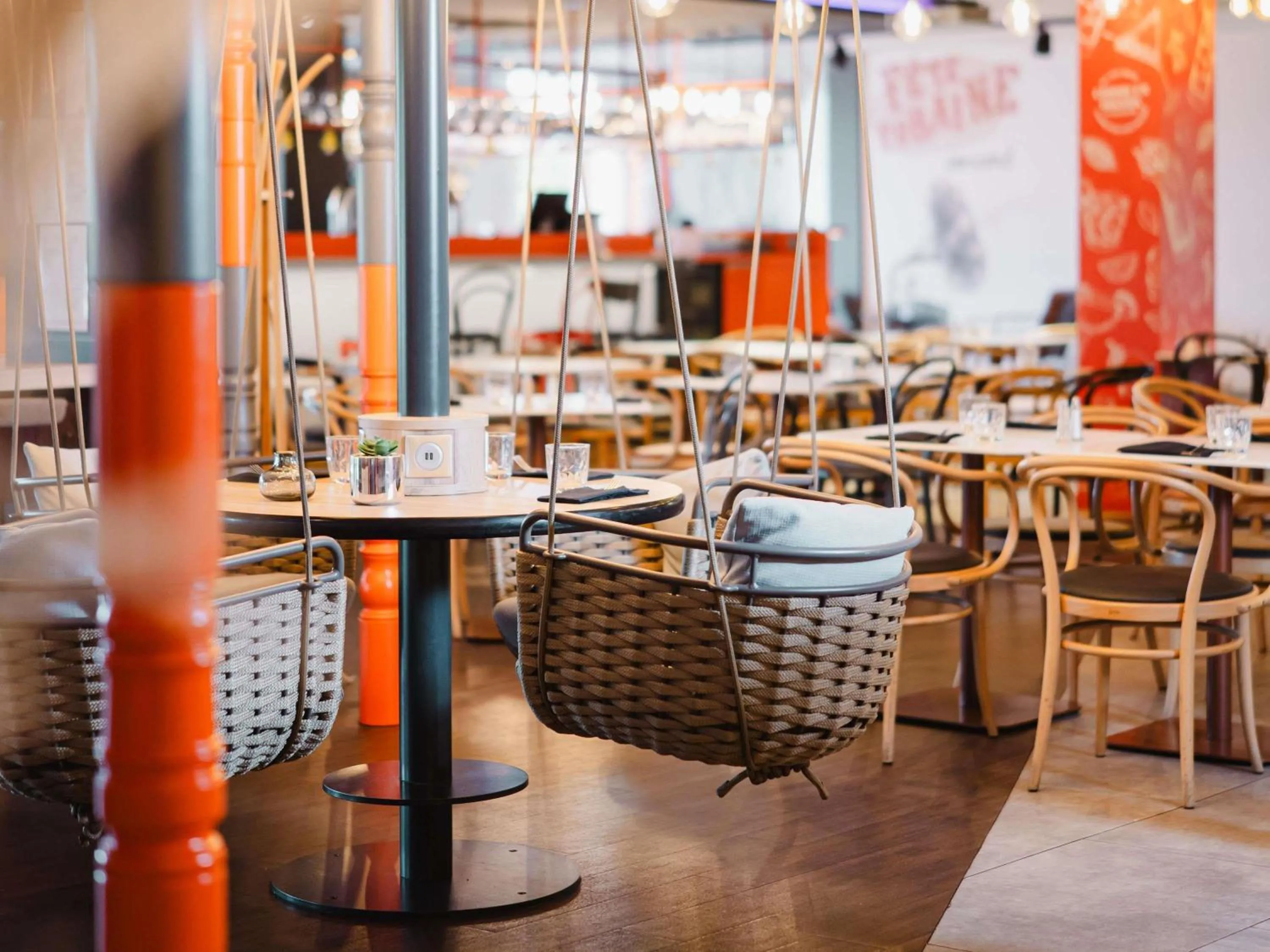 Lounge or bar in Hôtel Mercure Lille Aéroport