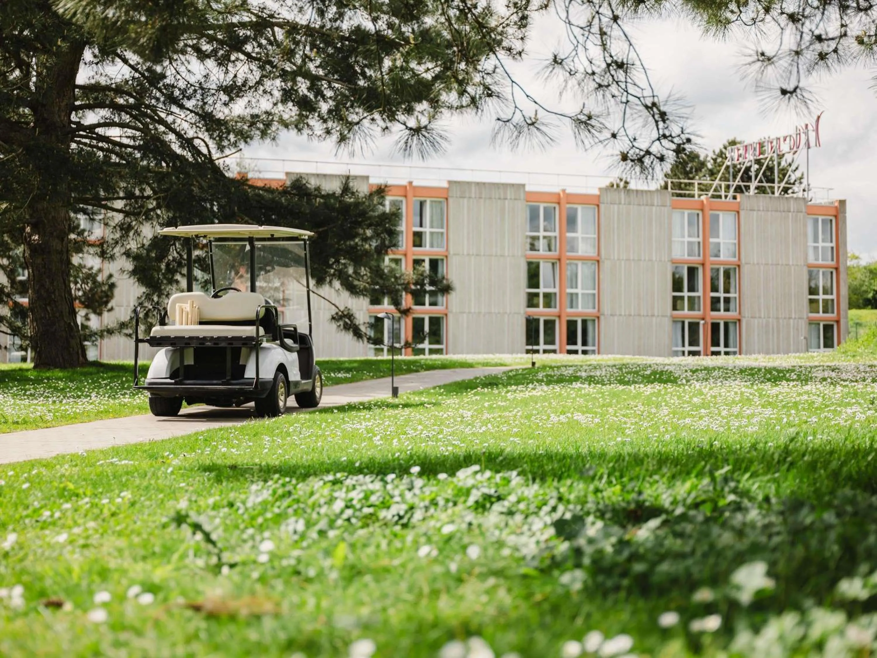 wedding in Hôtel Mercure Lille Aéroport