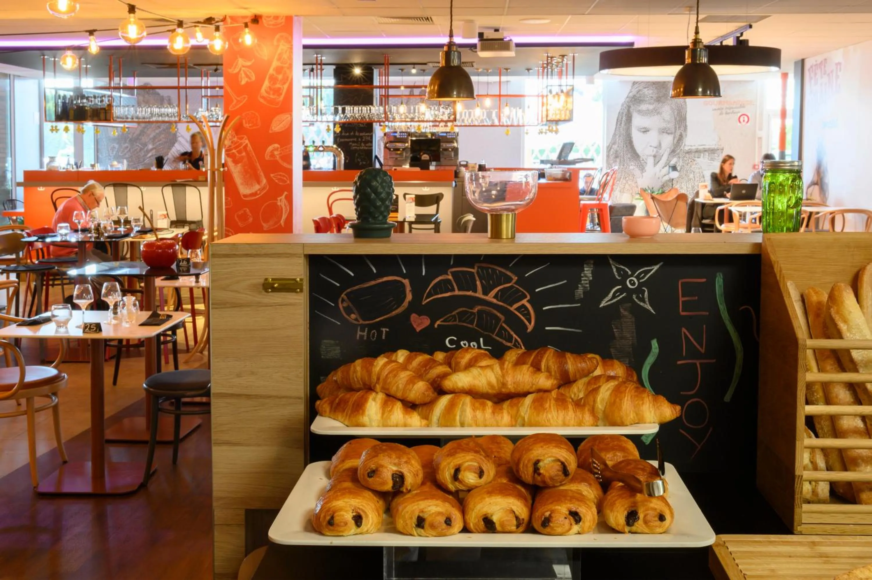 Restaurant/places to eat in Hôtel Mercure Lille Aéroport