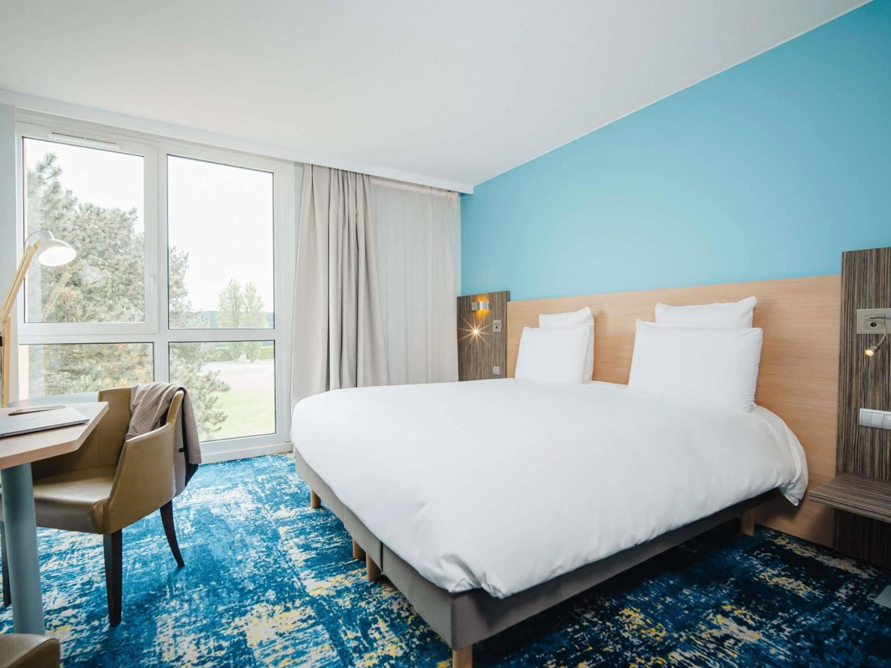 Bedroom, Bed in Hôtel Mercure Lille Aéroport