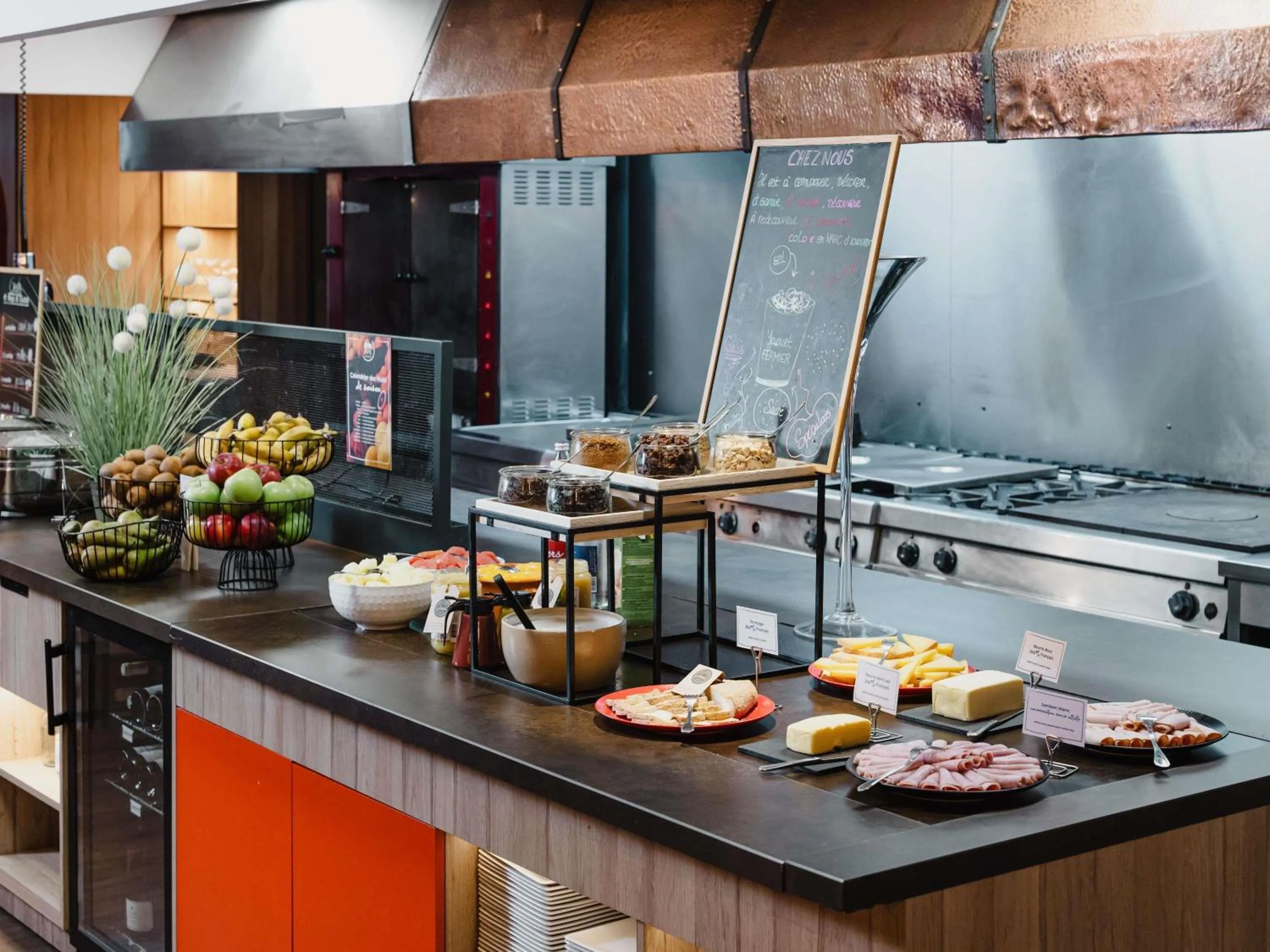 Breakfast in Hôtel Mercure Lille Aéroport