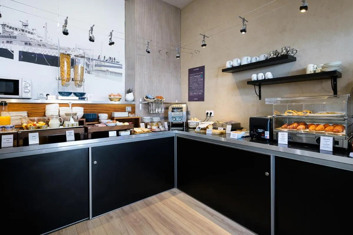 Buffet breakfast in Best Western Hôtel Royan Océan