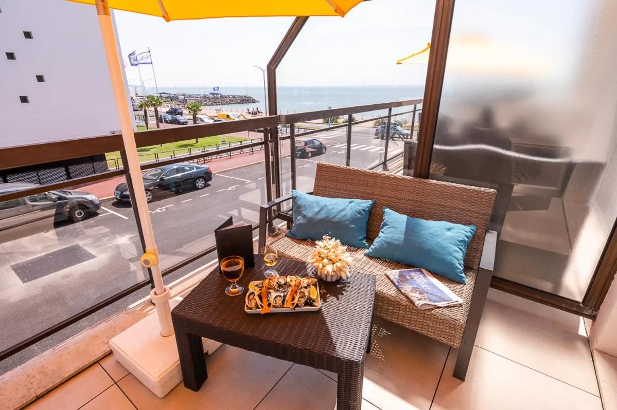 Balcony/Terrace in Best Western Hôtel Royan Océan