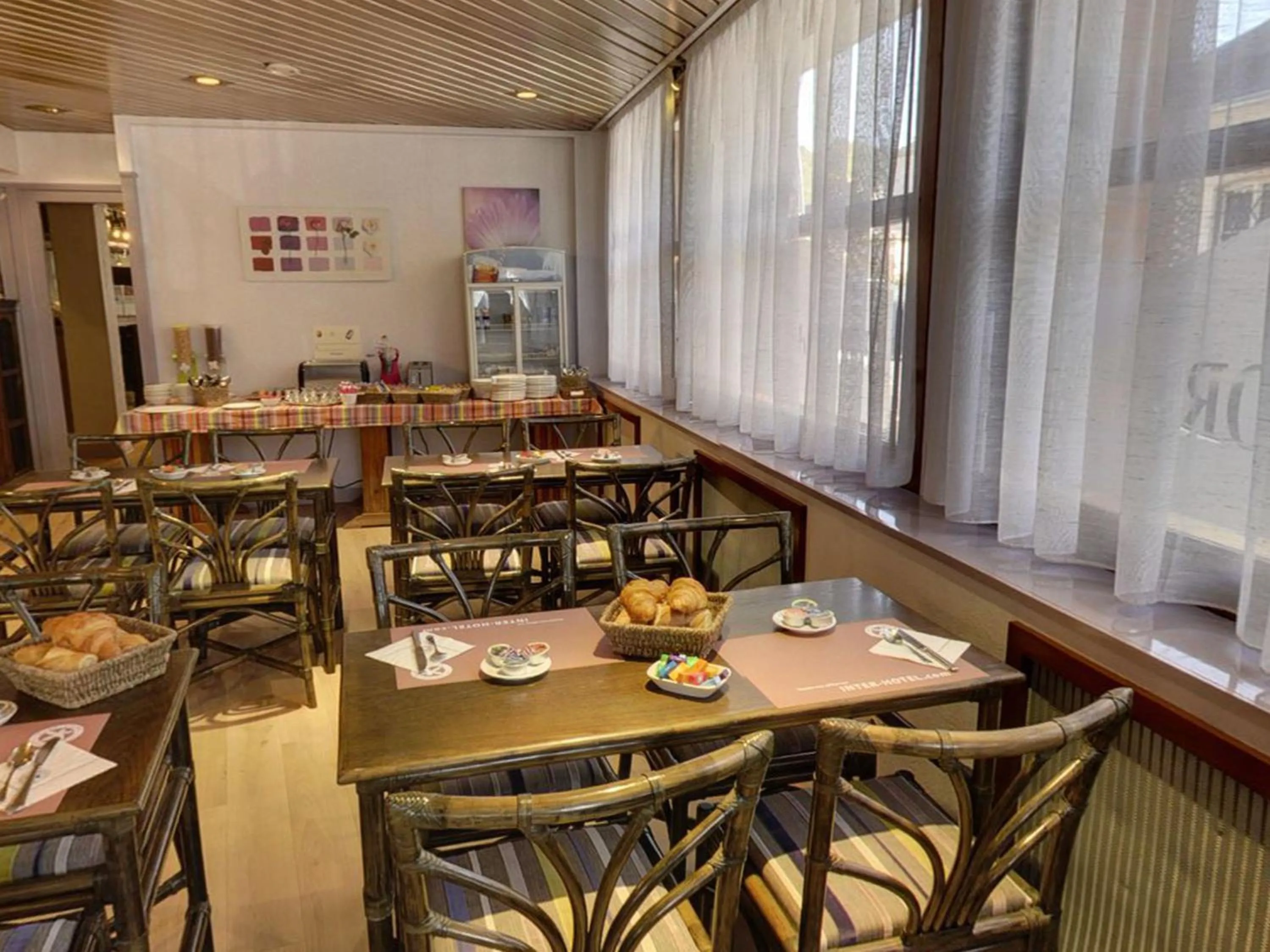 Area and facilities in Hôtel de l'Orme, Akena