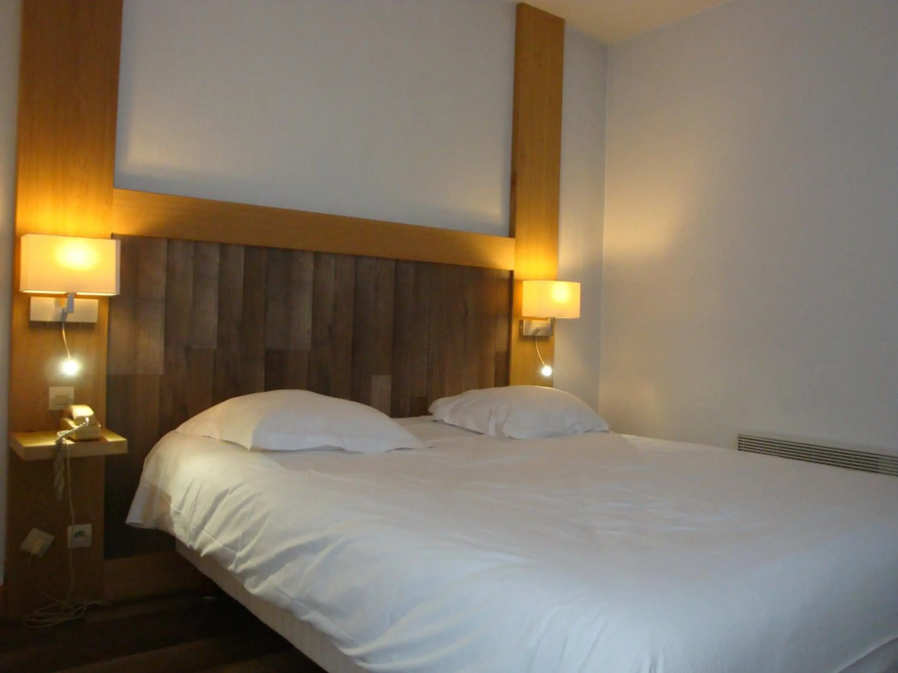 Double Room in Hôtel de l'Orme, Akena Double Room in Hôtel de l'Orme, Akena