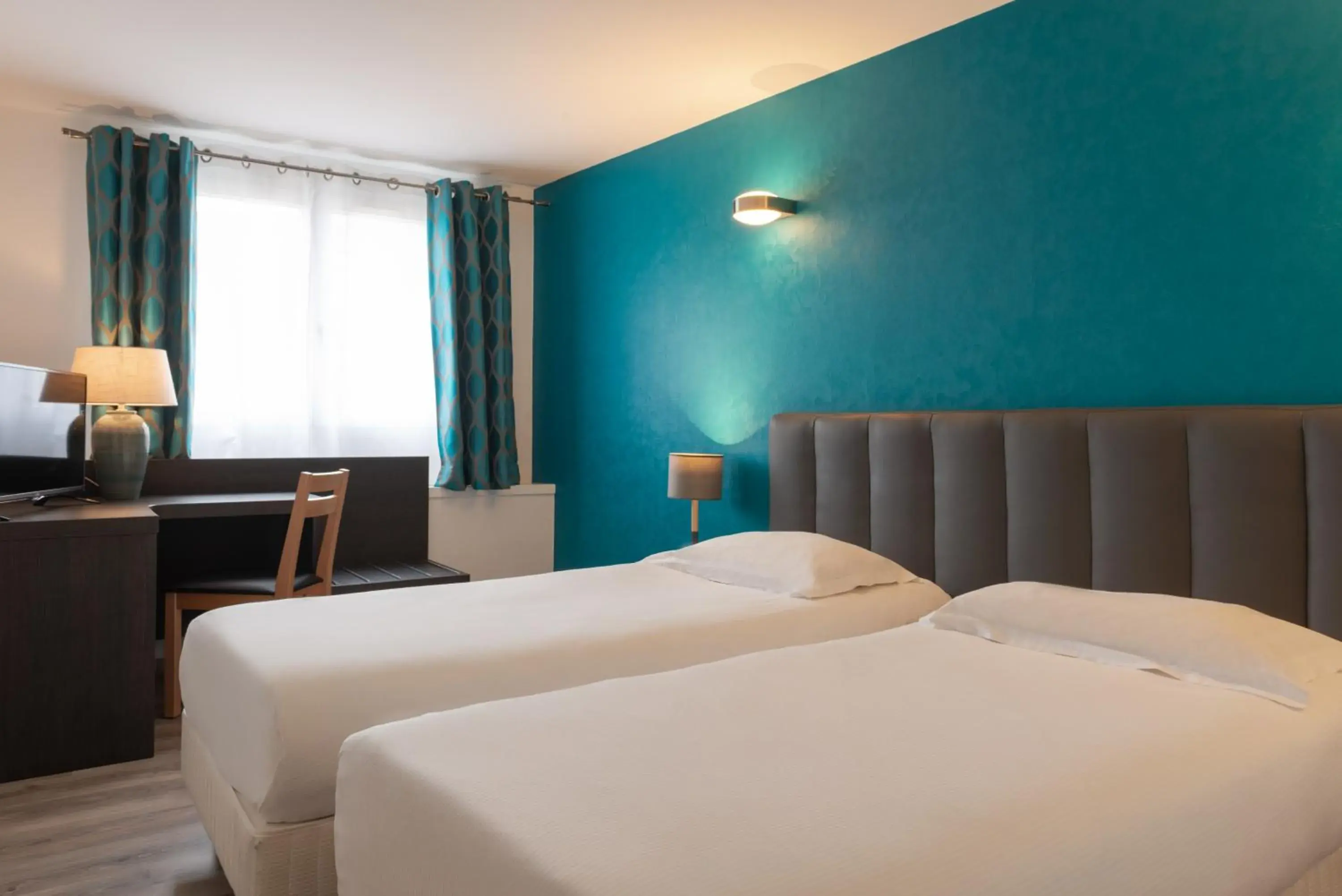 Twin Room in Hôtel de l'Orme, Akena Twin Room in Hôtel de l'Orme, Akena