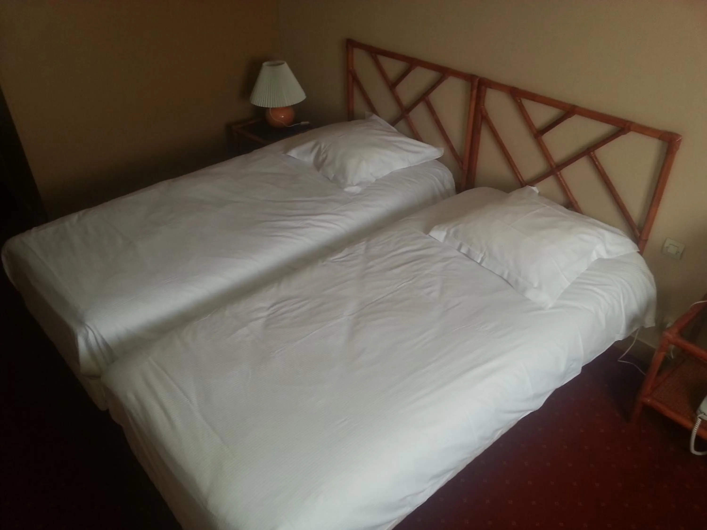 Bedroom, Bed in Hôtel de l'Orme, Akena