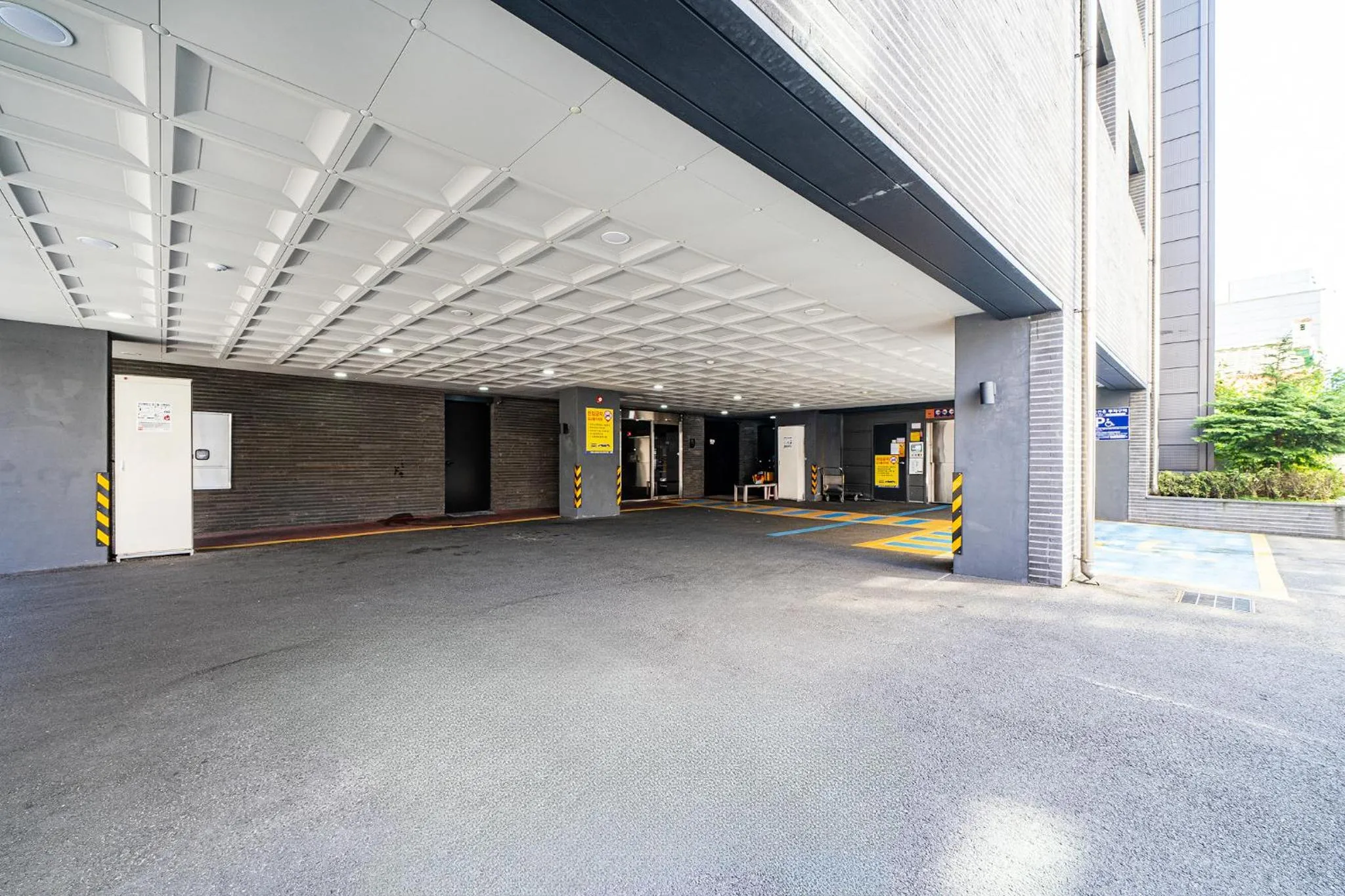 Parking in Rivertain Hotel Gyeongju