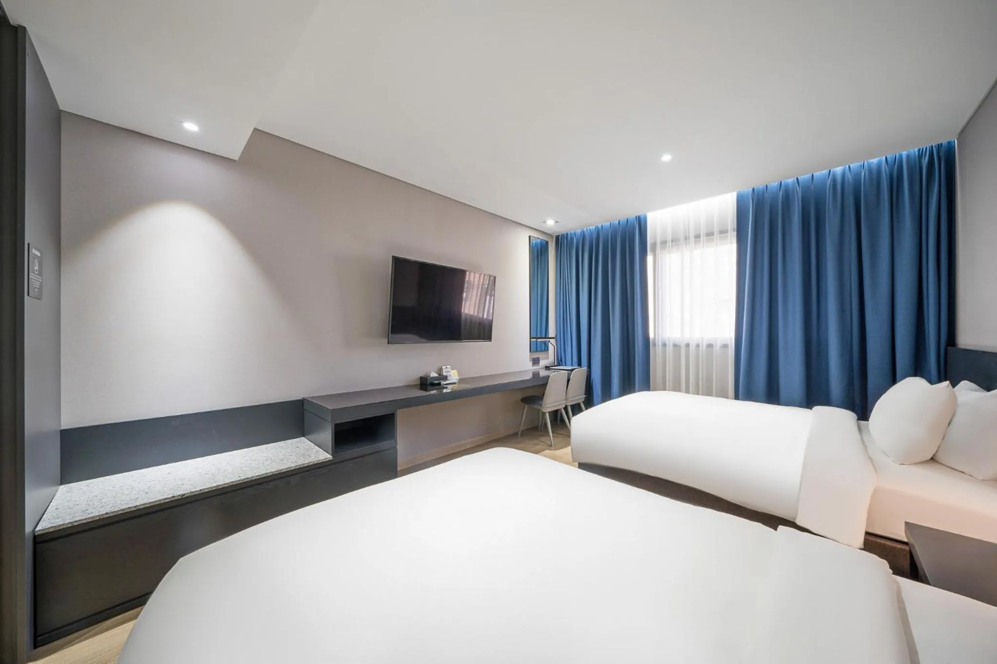 Communal lounge/ TV room, Bed in Rivertain Hotel Gyeongju