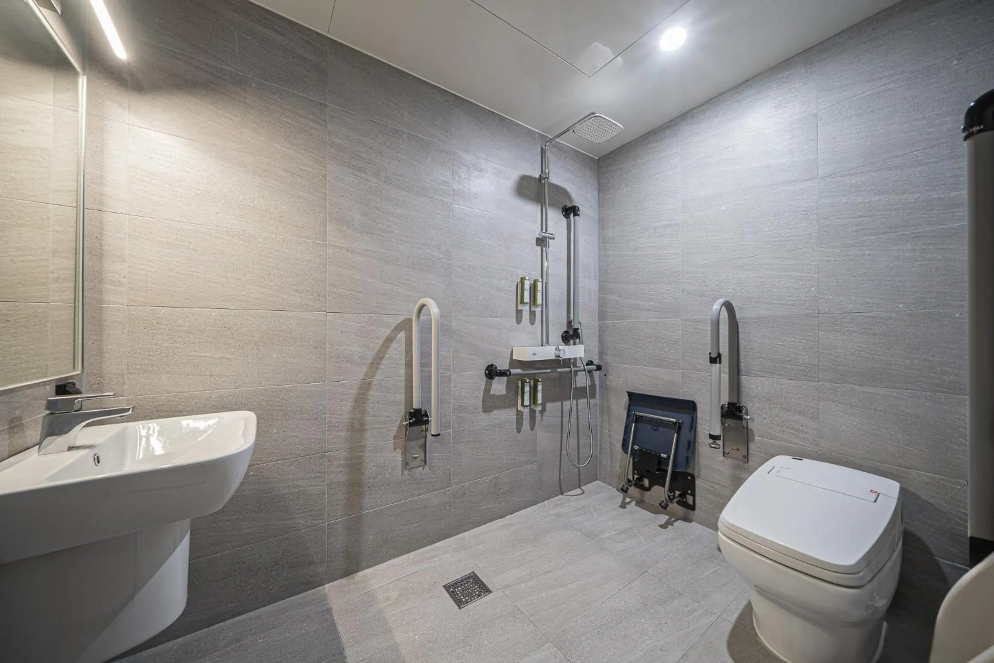 Shower in Rivertain Hotel Gyeongju