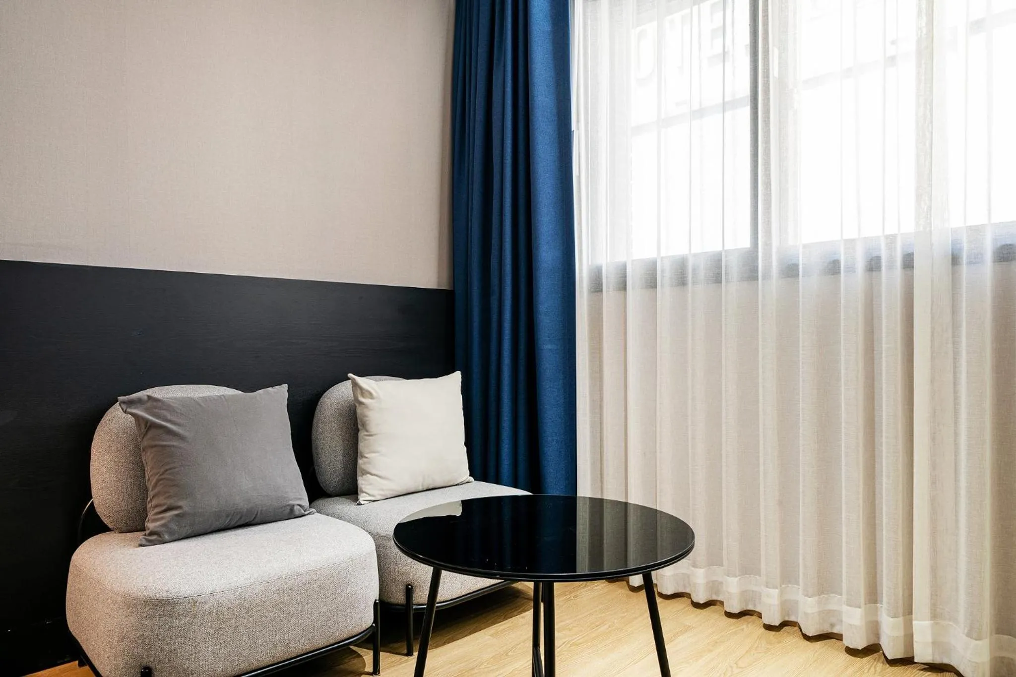 Seating area in Rivertain Hotel Gyeongju