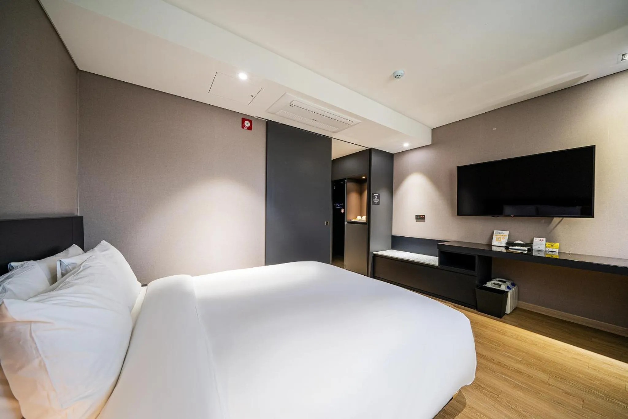 Bed in Rivertain Hotel Gyeongju