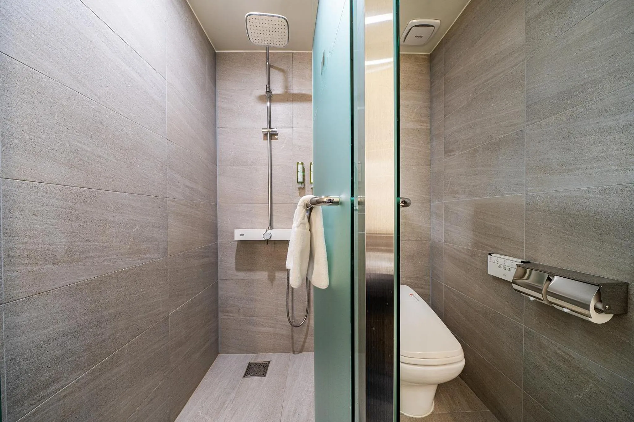 Shower in Rivertain Hotel Gyeongju
