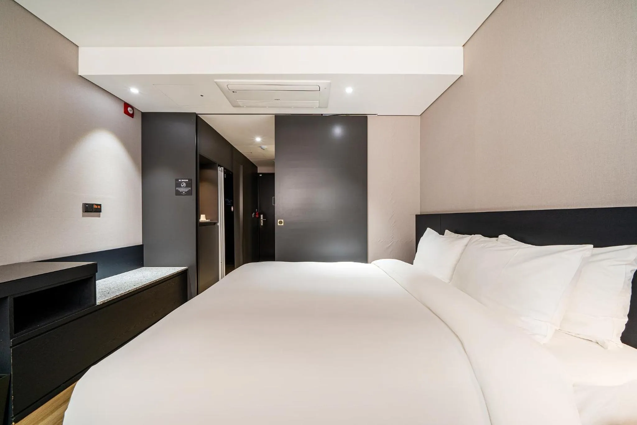 Bed in Rivertain Hotel Gyeongju