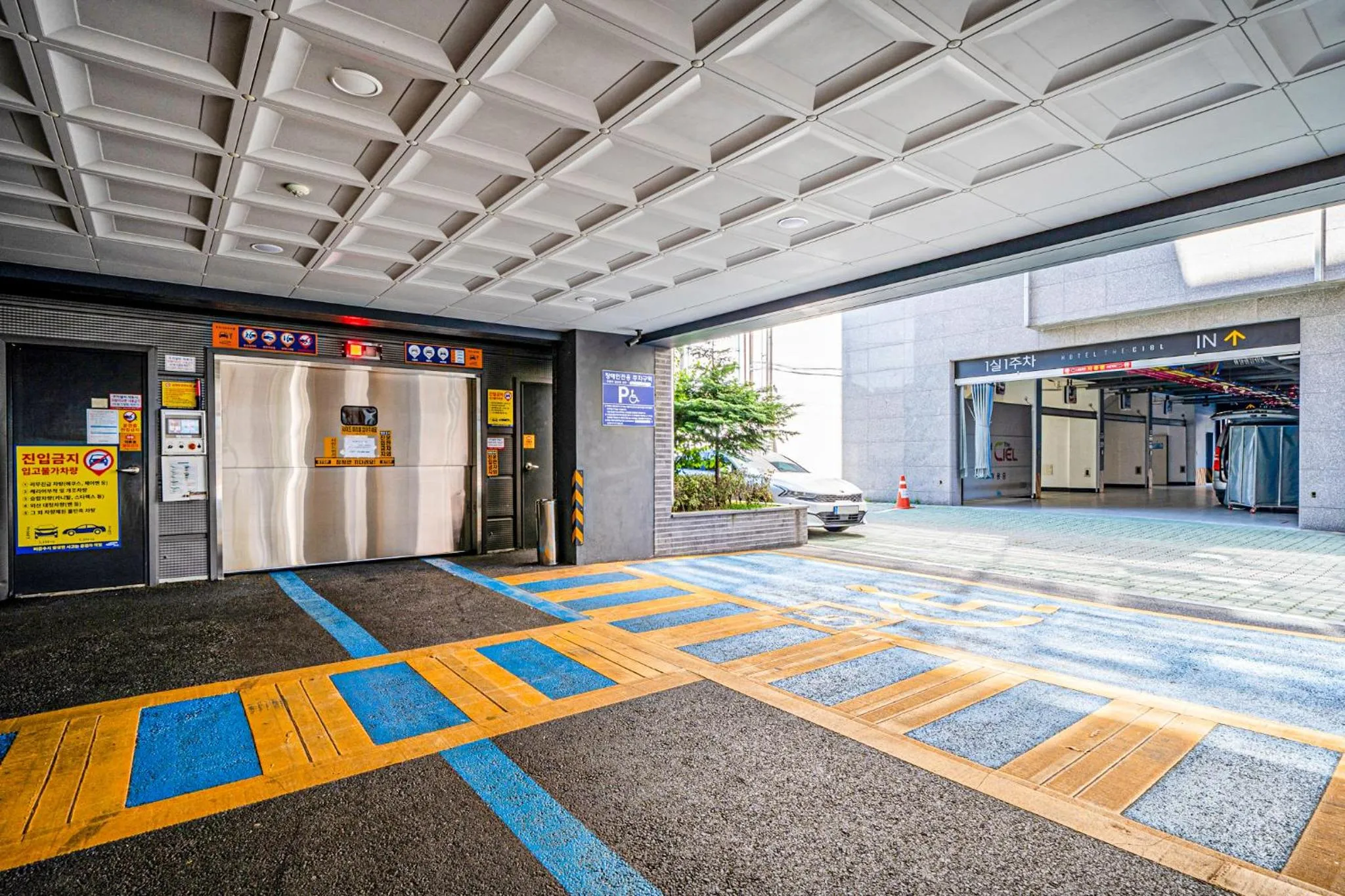 Parking in Rivertain Hotel Gyeongju