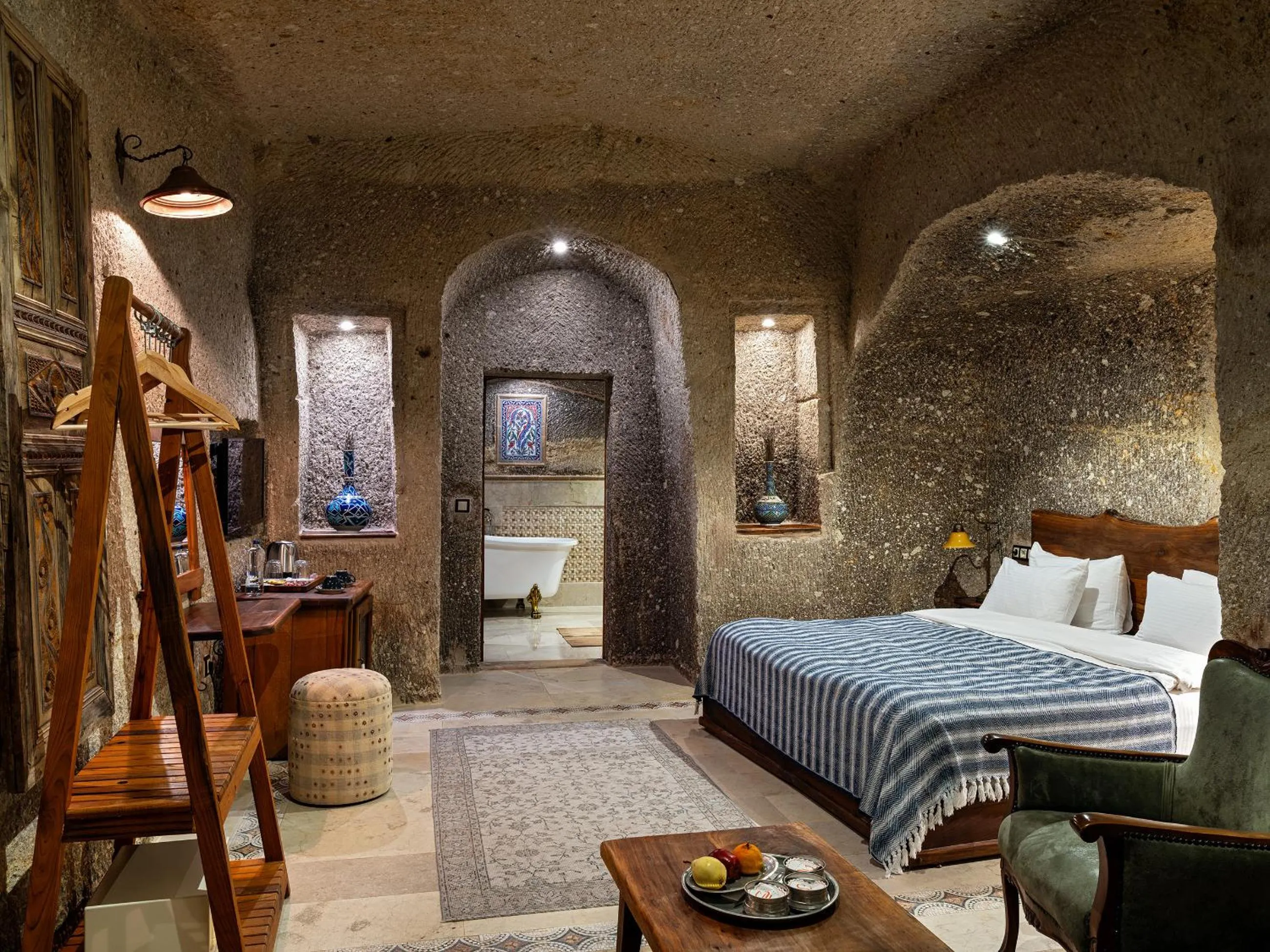 Photo of the whole room, Bed in Aza Cave Cappadocia Adult Hotel
