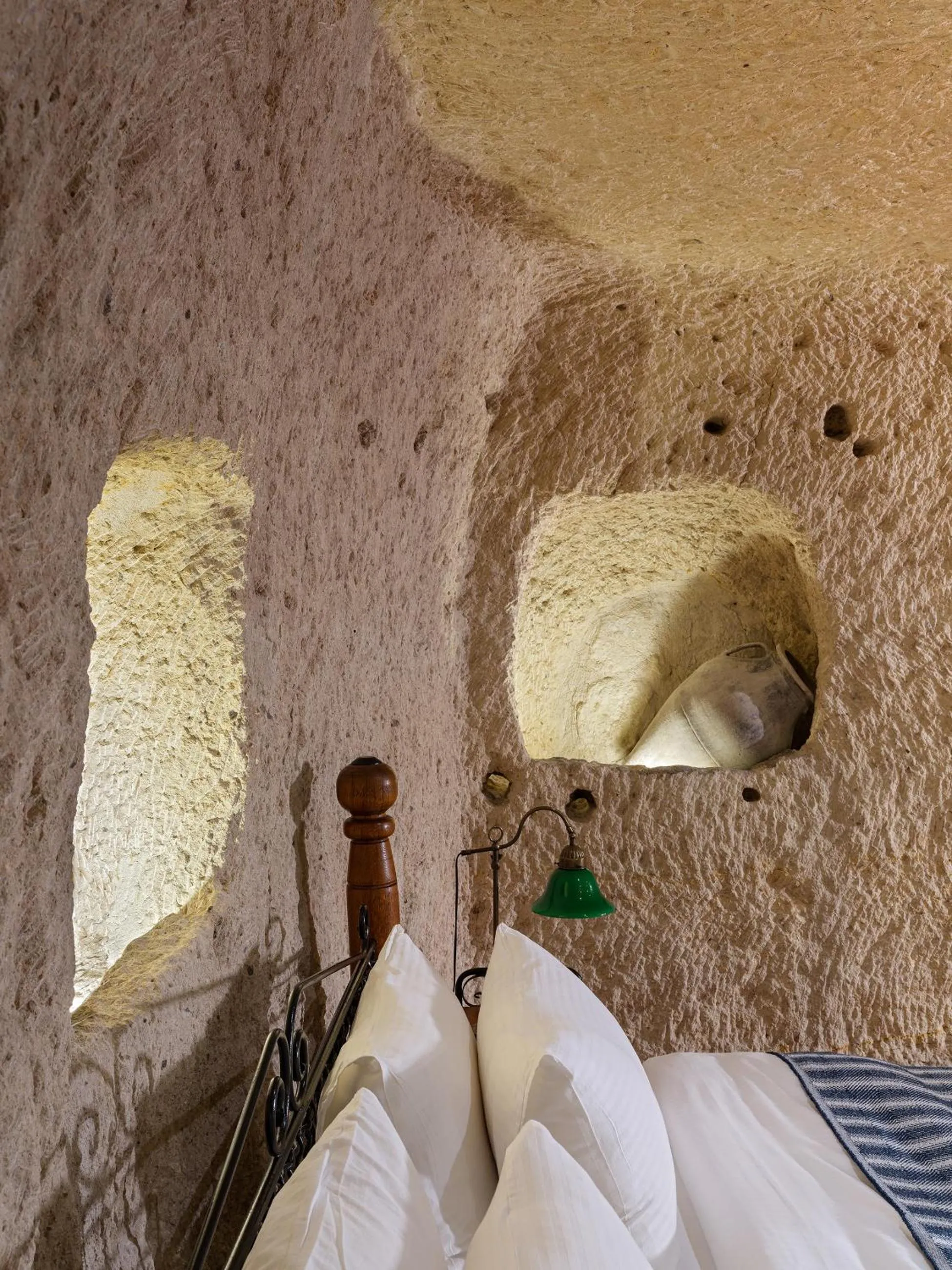 Photo of the whole room, Bed in Aza Cave Cappadocia Adult Hotel