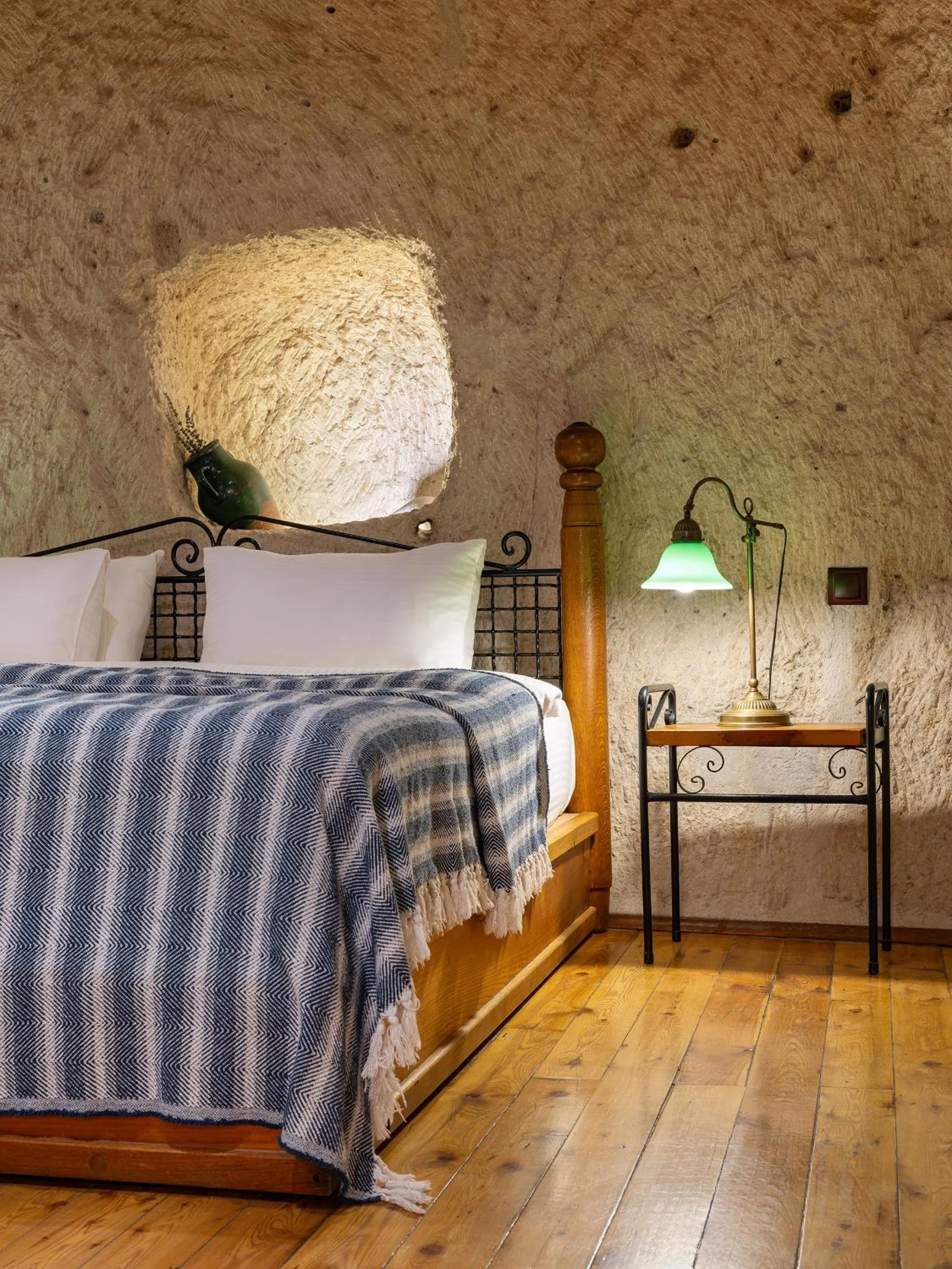 Photo of the whole room, Bed in Aza Cave Cappadocia Adult Hotel