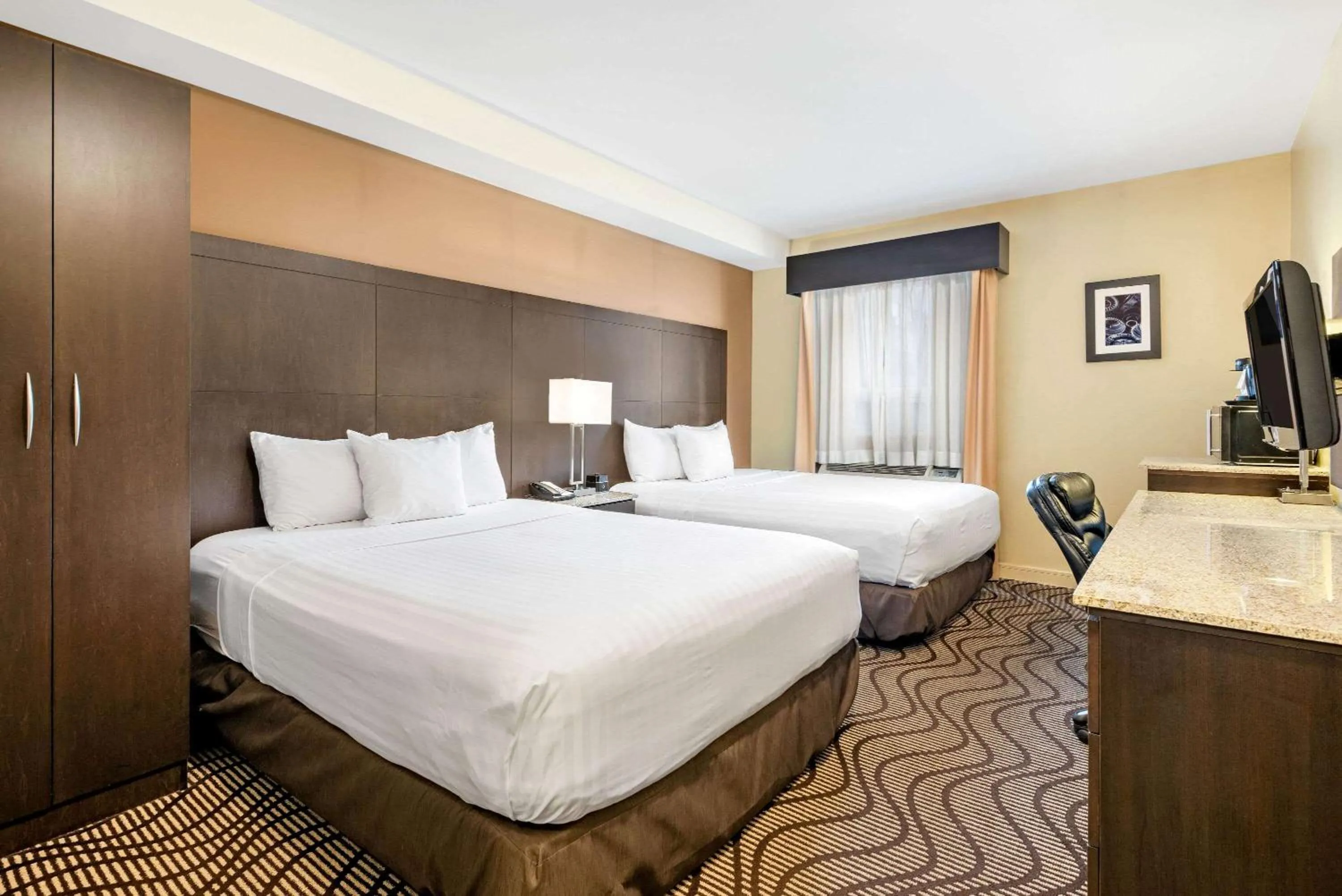 Photo of the whole room in La Quinta by Wyndham Oshawa